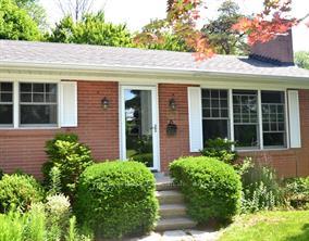 Front of 463 Avon Crescent