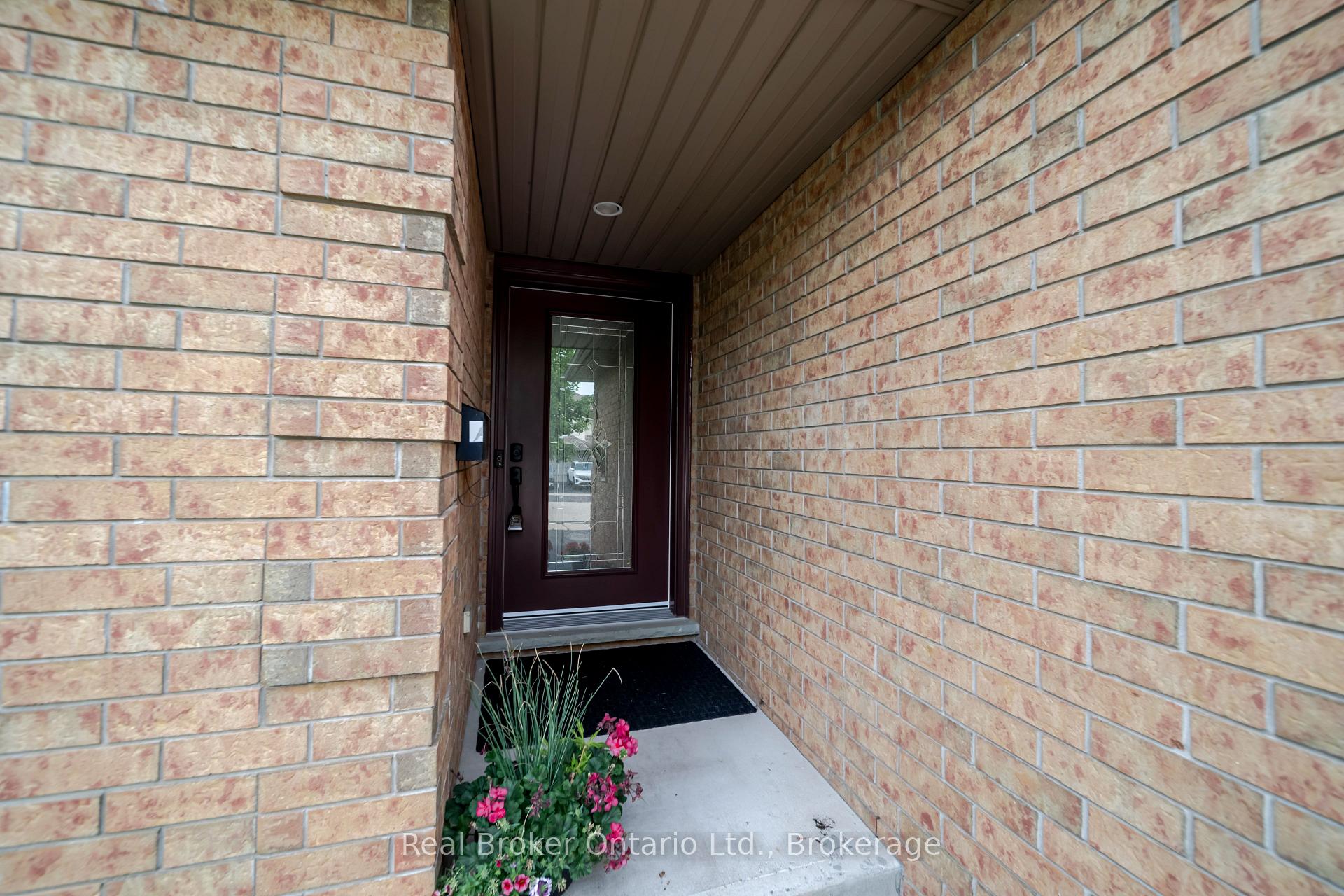 Photo 4 of 86 Milson Crescent, Guelph, Kortright Hills — HOMEH