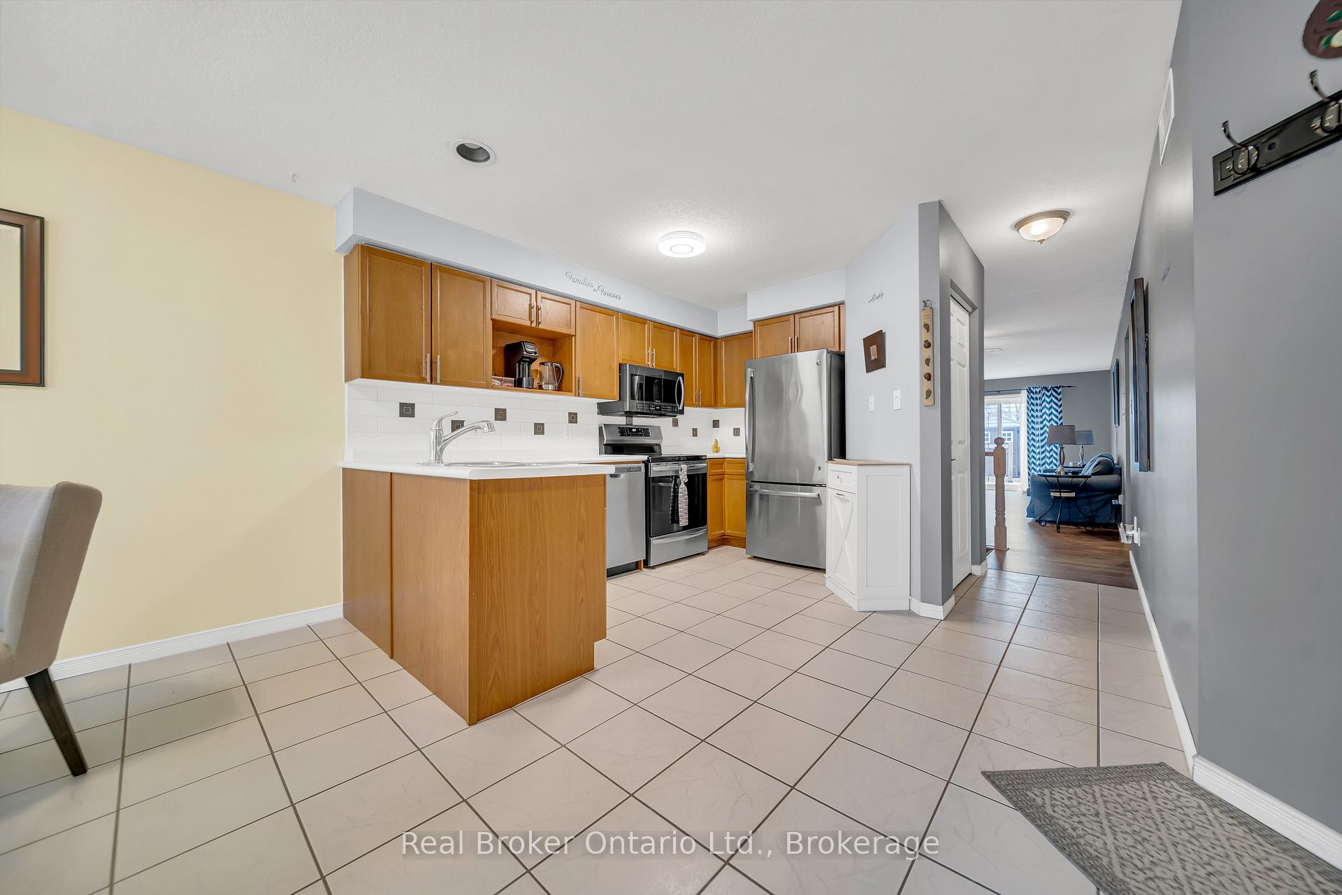 Photo 5 of 86 Milson Crescent, Guelph, Kortright Hills — HOMEH