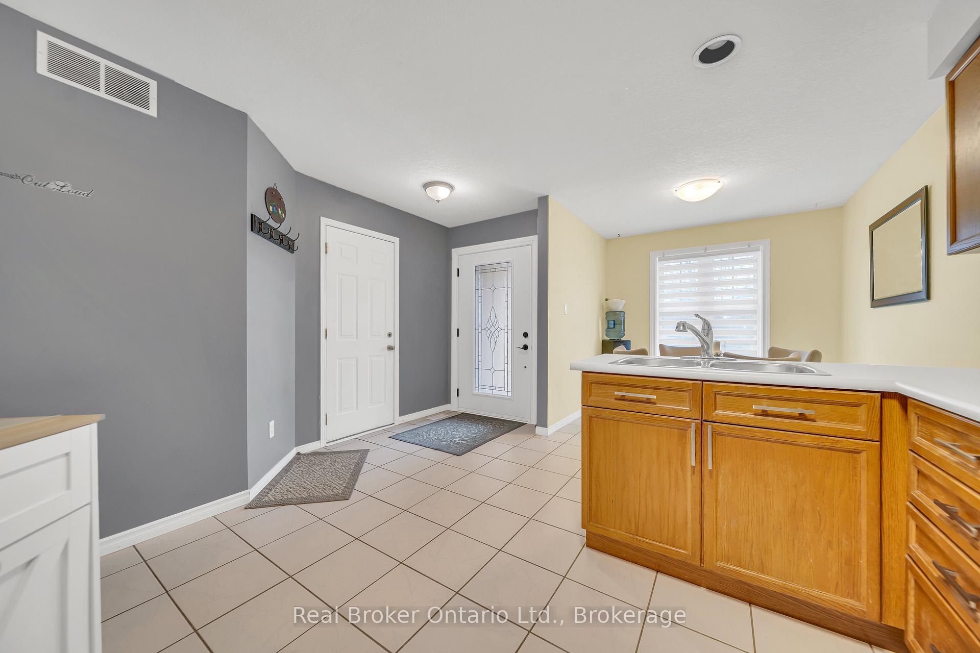 Photo 10 of 86 Milson Crescent, Guelph, Kortright Hills — HOMEH