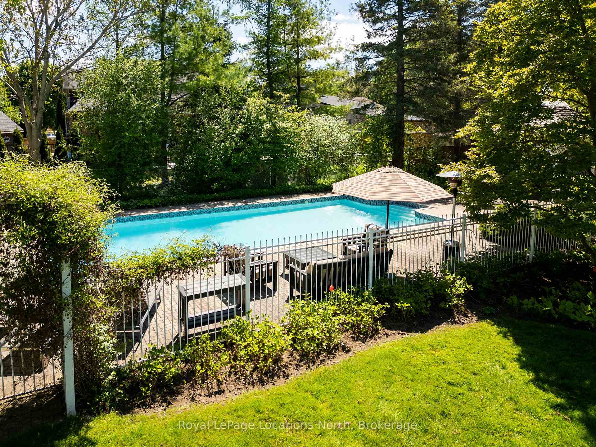 Photo 8 of 145 Bruce Street S, Blue Mountains — HOMEH
