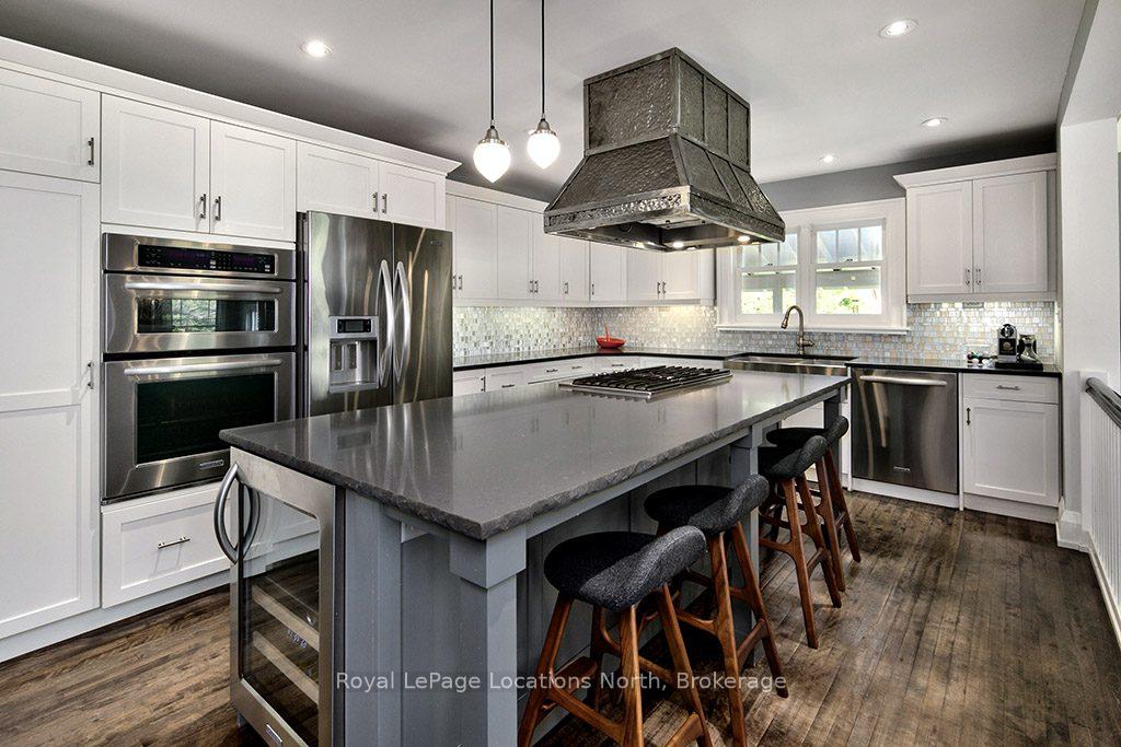 Photo 5 of 145 Bruce Street S, Blue Mountains — HOMEH