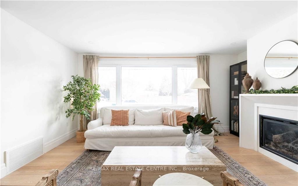 Photo 5 of 85 Miller Drive, Hamilton, Ancaster — HOMEH