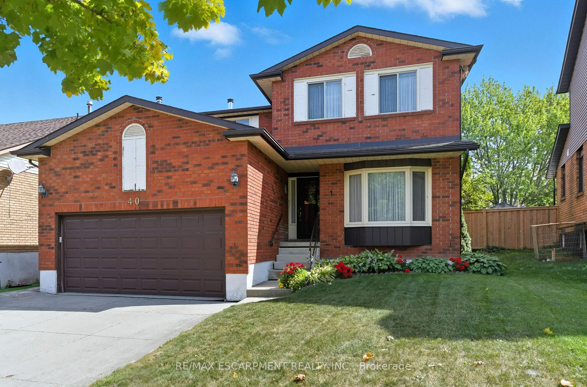 Photo 2 of 40 Gatestone Drive, Hamilton, Stoney Creek Mountain — HOMEH
