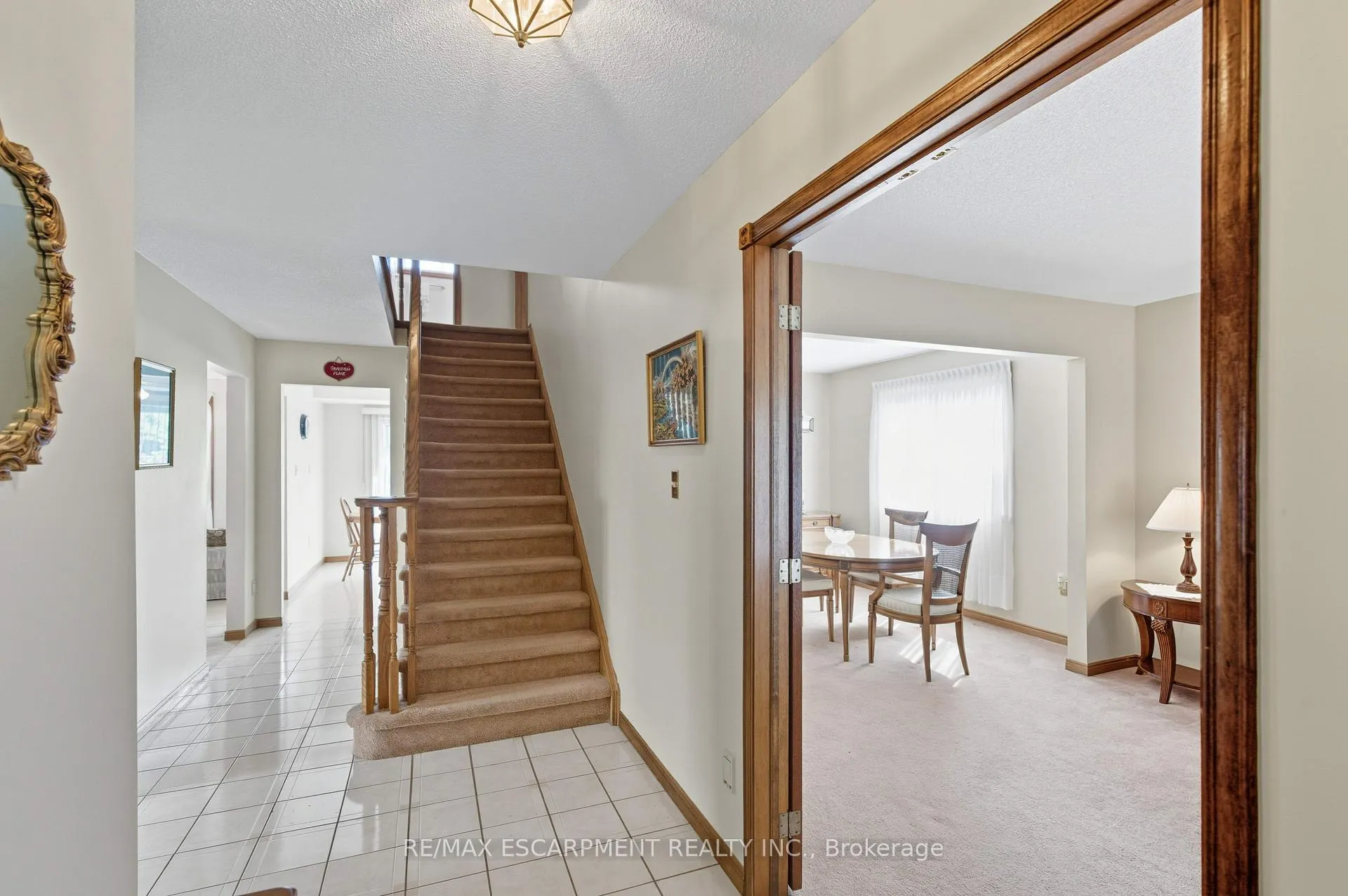 Photo 4 of 40 Gatestone Drive, Hamilton, Stoney Creek Mountain — HOMEH