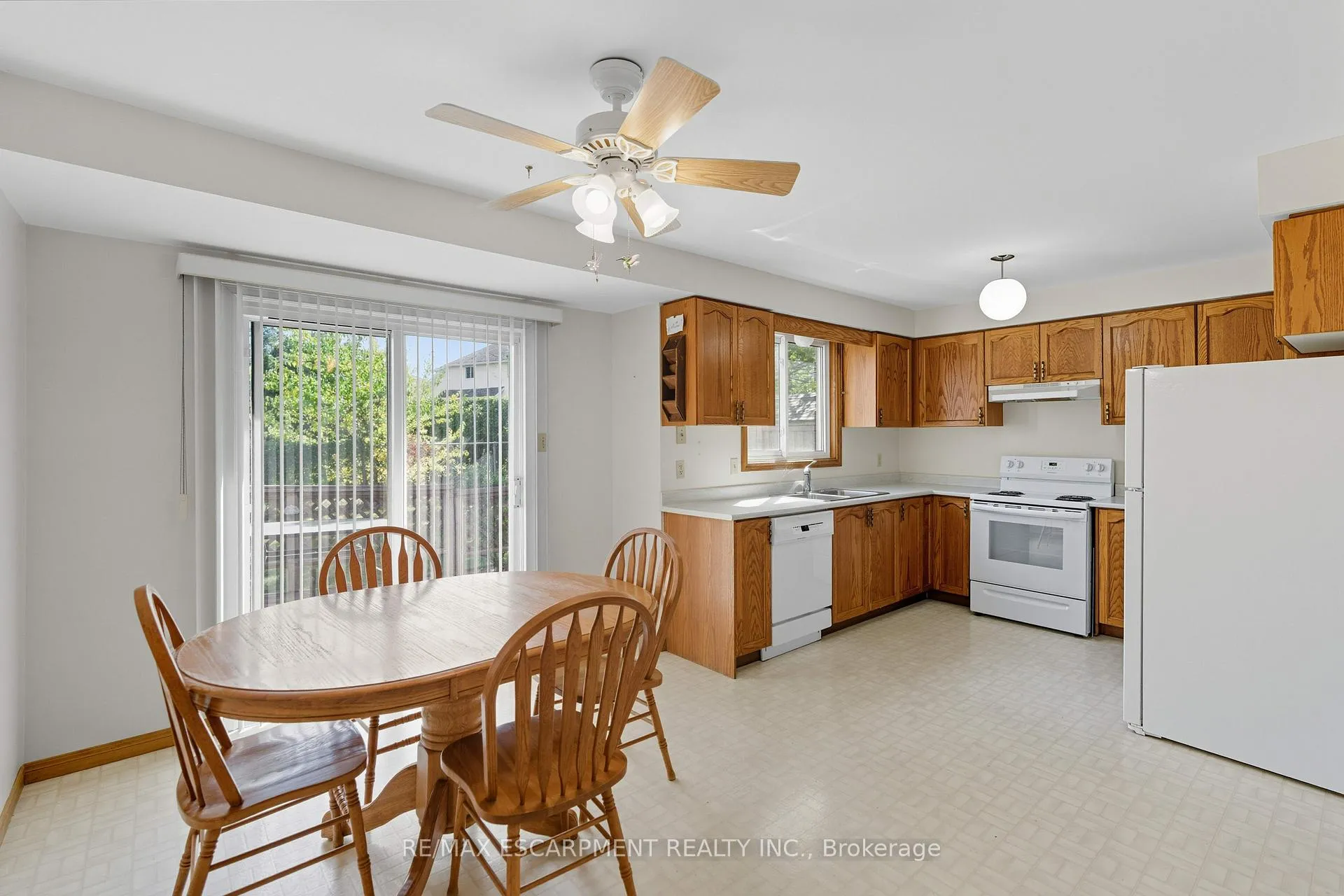 Photo 10 of 40 Gatestone Drive, Hamilton, Stoney Creek Mountain — HOMEH