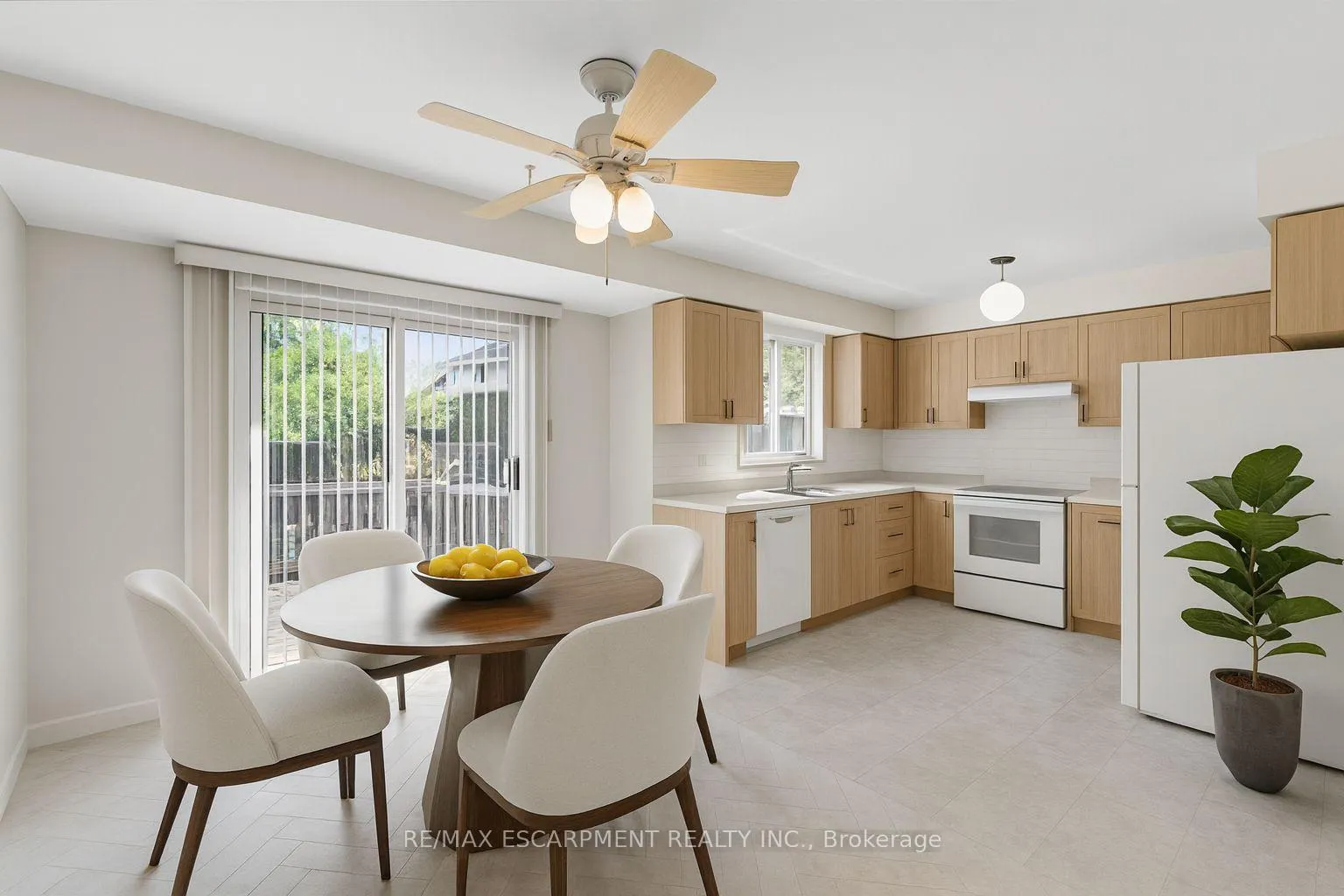 Photo 11 of 40 Gatestone Drive, Hamilton, Stoney Creek Mountain — HOMEH