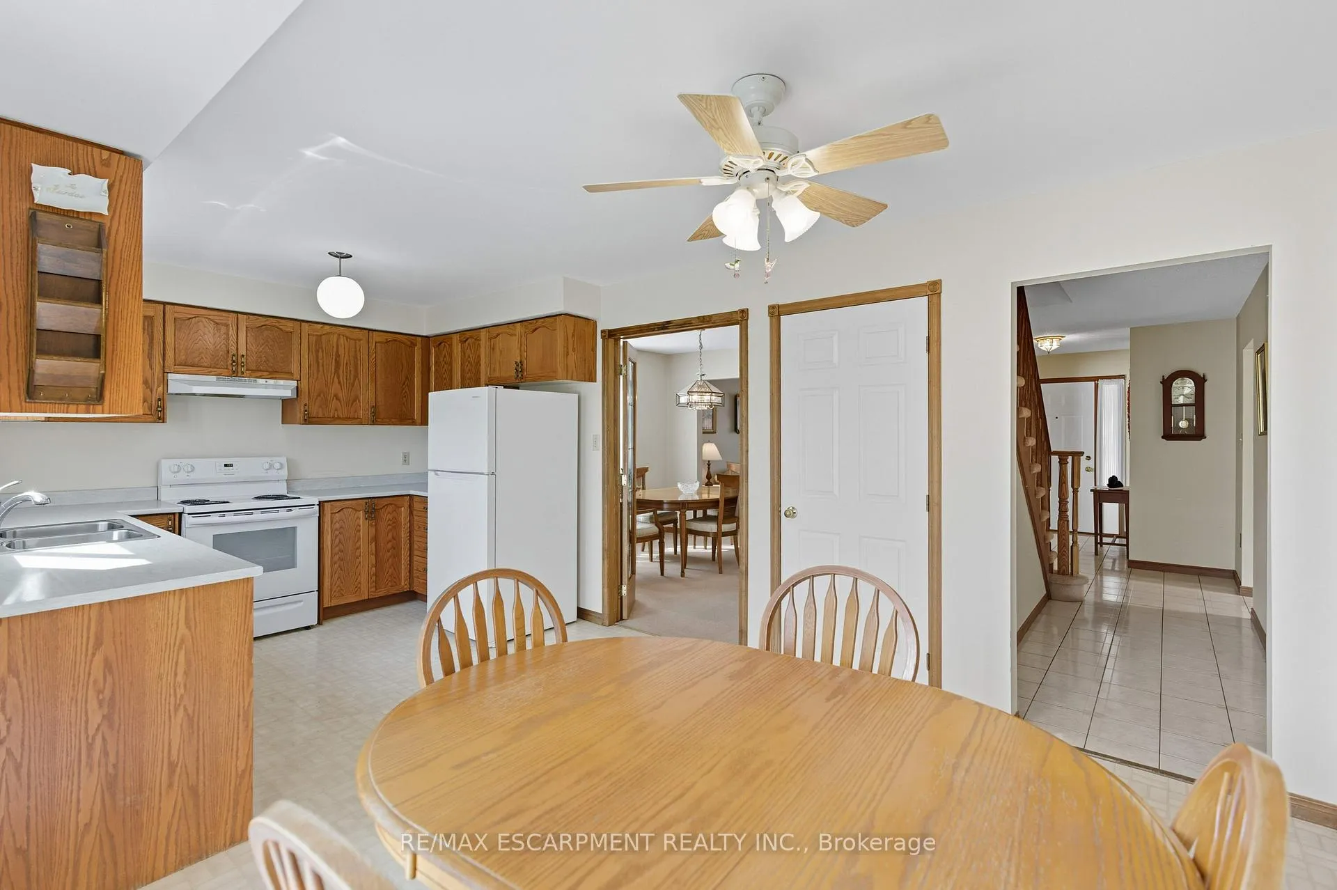Photo 12 of 40 Gatestone Drive, Hamilton, Stoney Creek Mountain — HOMEH