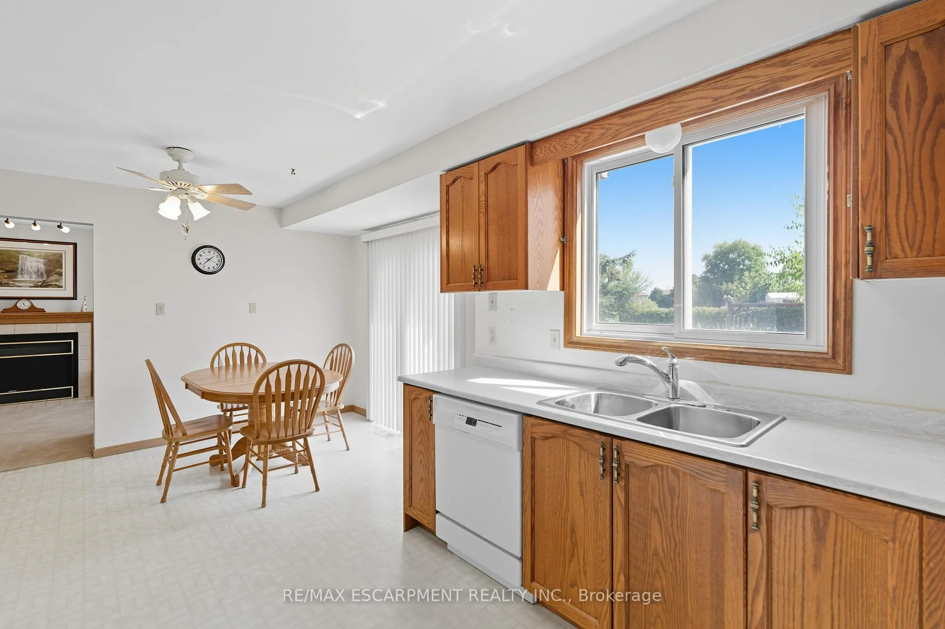 Photo 17 of 40 Gatestone Drive, Hamilton, Stoney Creek Mountain — HOMEH