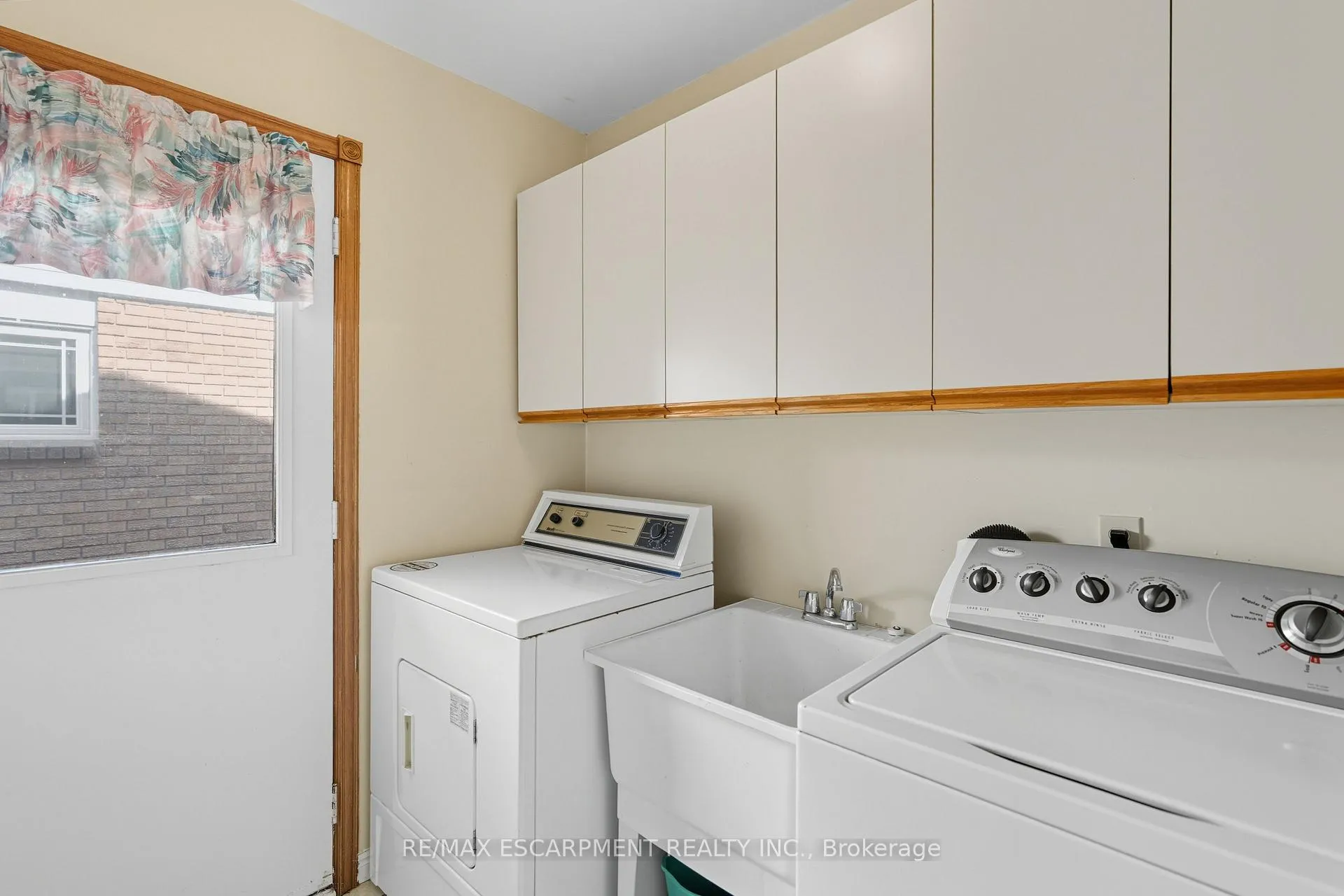 Photo 21 of 40 Gatestone Drive, Hamilton, Stoney Creek Mountain — HOMEH