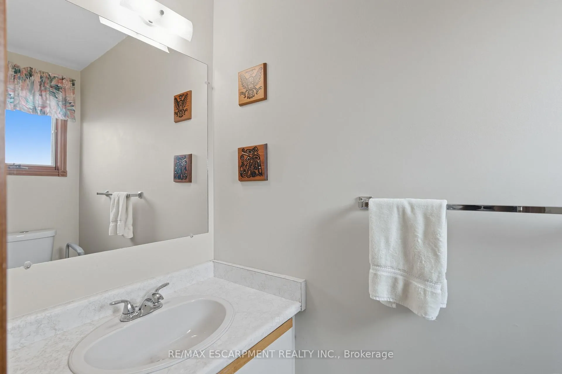 Photo 22 of 40 Gatestone Drive, Hamilton, Stoney Creek Mountain — HOMEH