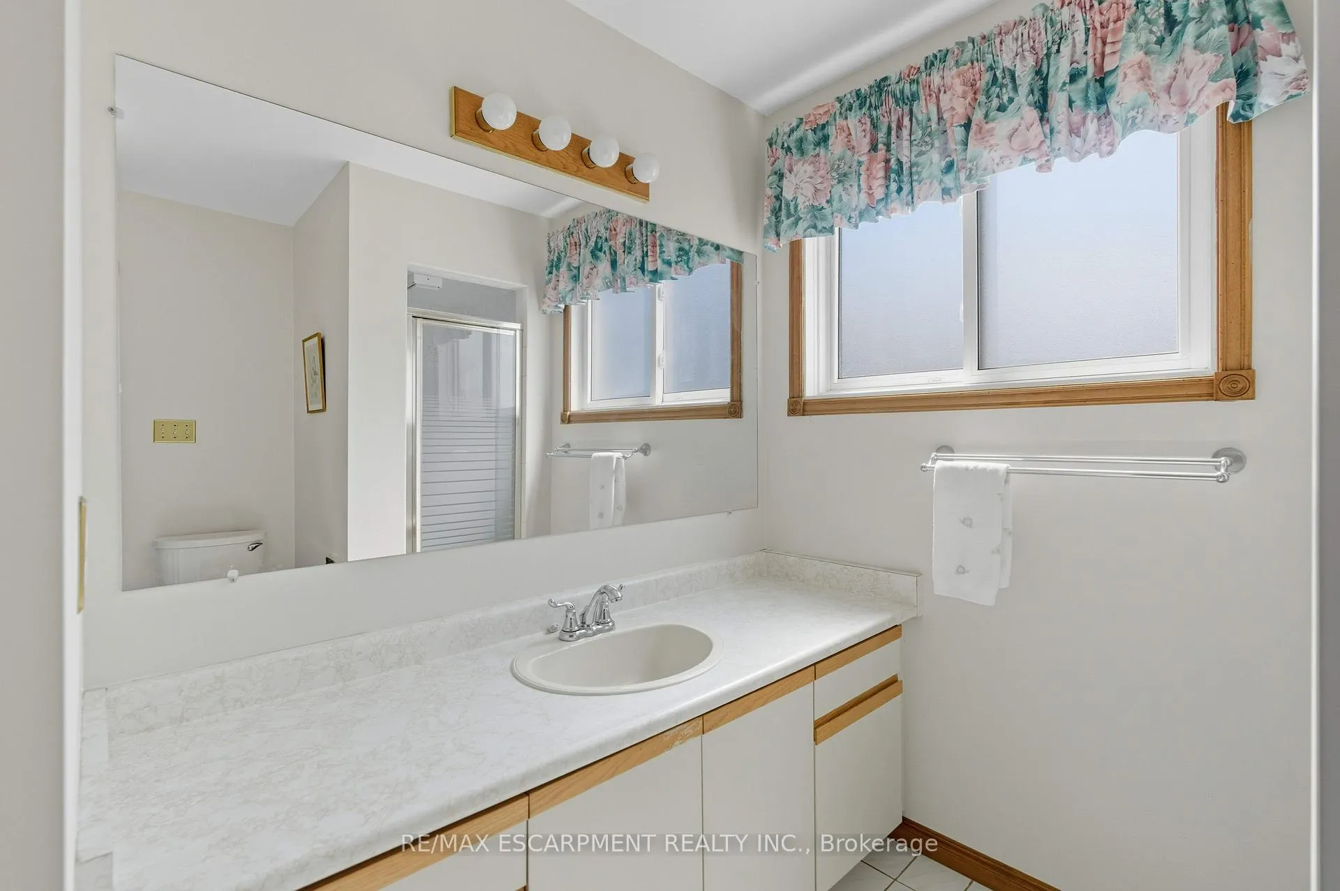 Photo 27 of 40 Gatestone Drive, Hamilton, Stoney Creek Mountain — HOMEH