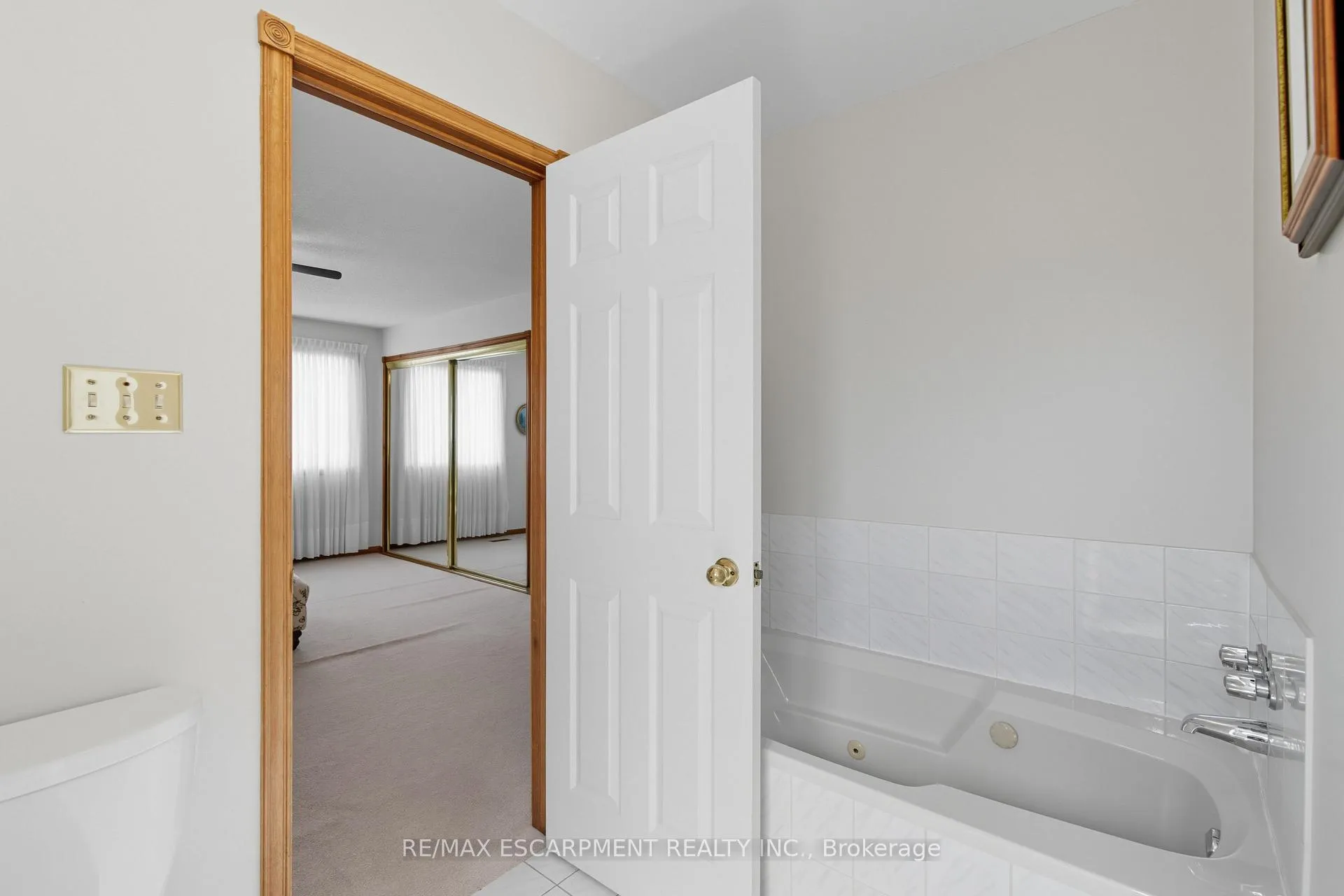Photo 28 of 40 Gatestone Drive, Hamilton, Stoney Creek Mountain — HOMEH