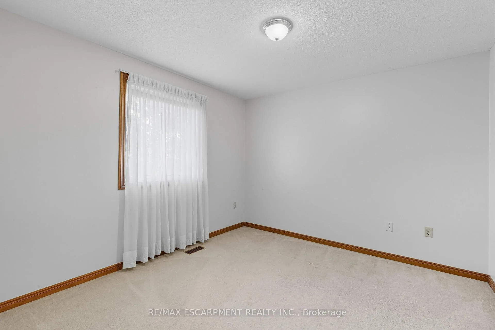 Photo 33 of 40 Gatestone Drive, Hamilton, Stoney Creek Mountain — HOMEH