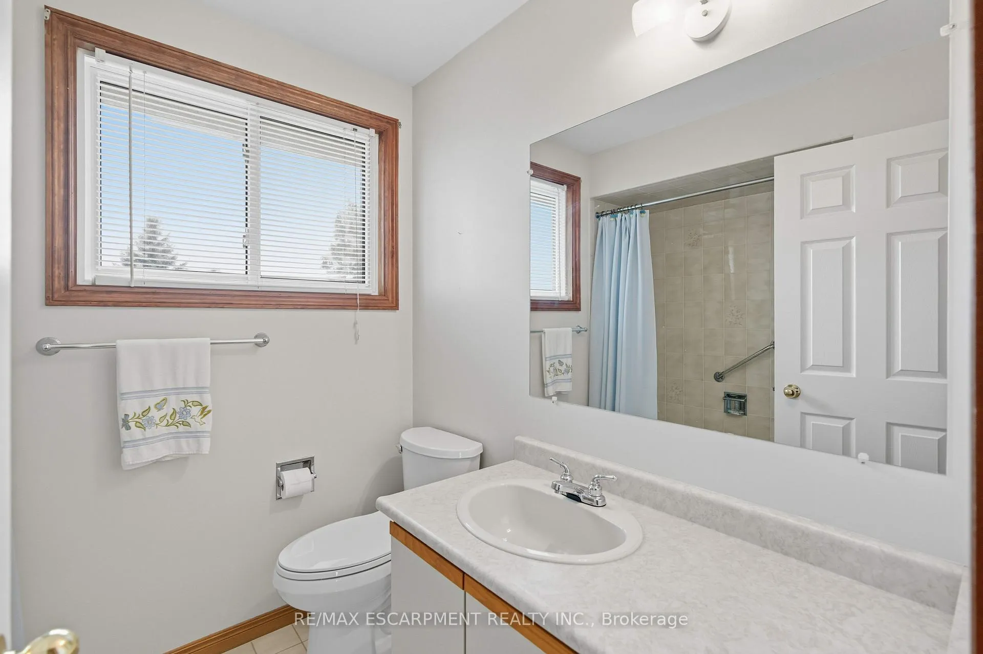 Photo 35 of 40 Gatestone Drive, Hamilton, Stoney Creek Mountain — HOMEH
