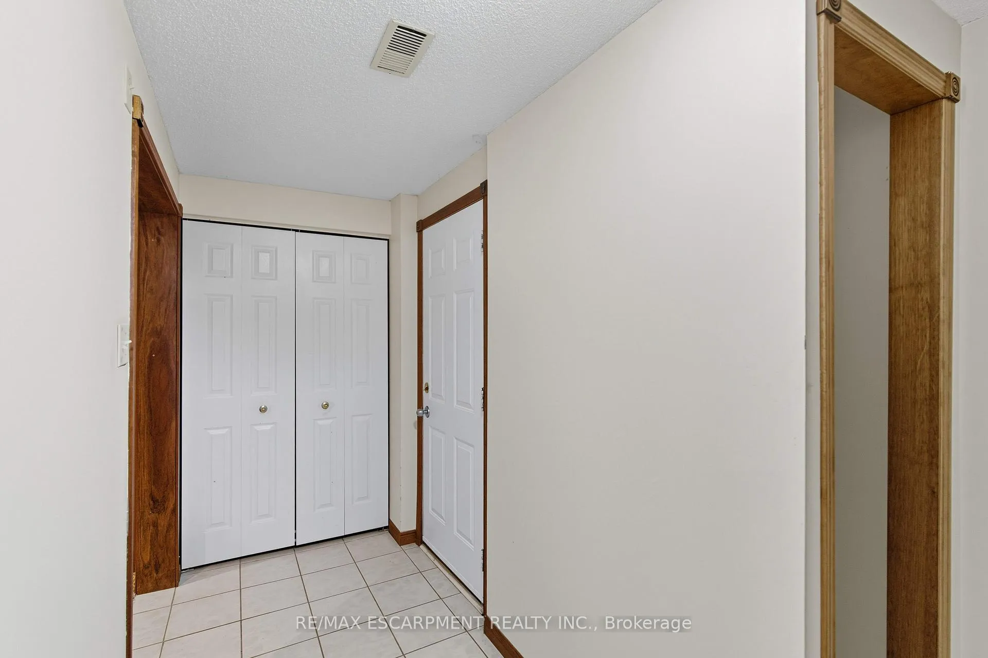 Photo 39 of 40 Gatestone Drive, Hamilton, Stoney Creek Mountain — HOMEH