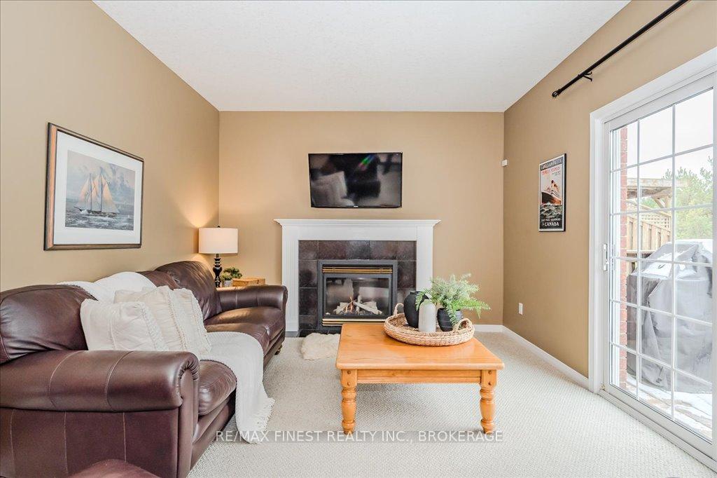 Photo 12 of 212 Summerfield Drive, Guelph, Pineridge/Westminster Woods — HOMEH