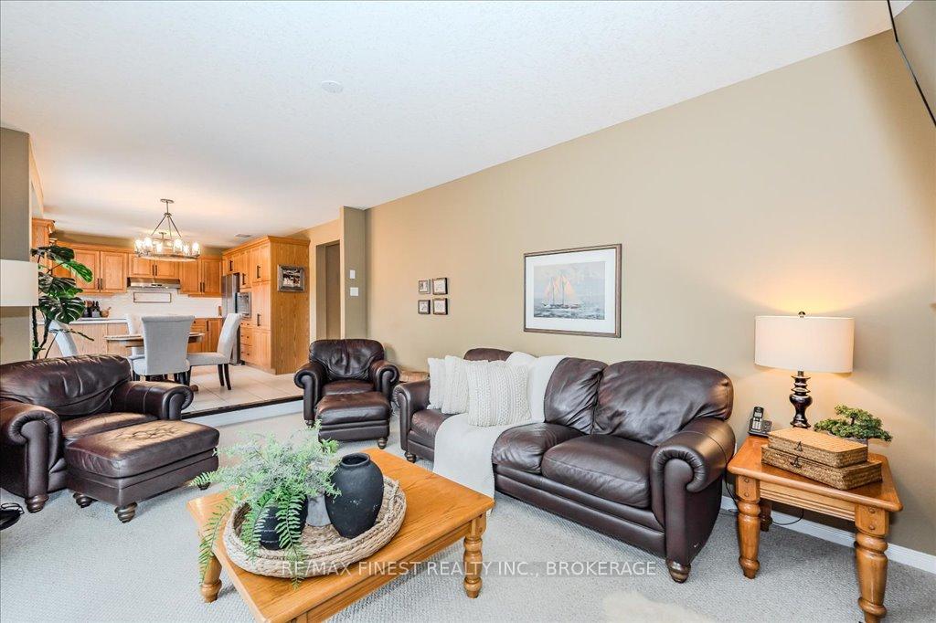 Photo 13 of 212 Summerfield Drive, Guelph, Pineridge/Westminster Woods — HOMEH