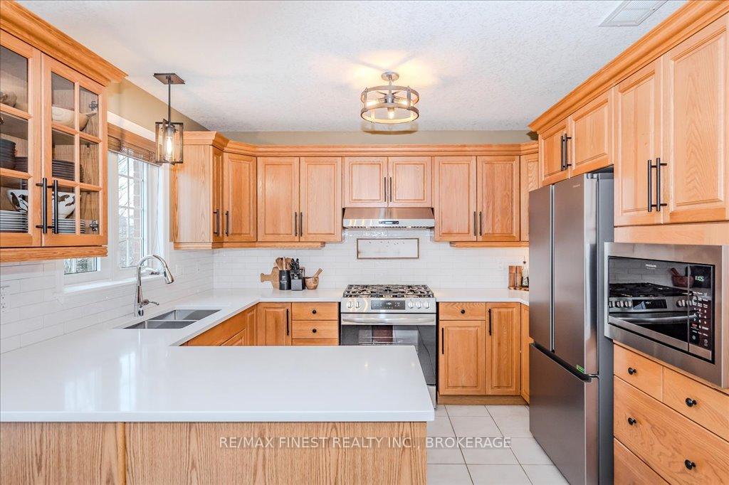 Photo 18 of 212 Summerfield Drive, Guelph, Pineridge/Westminster Woods — HOMEH