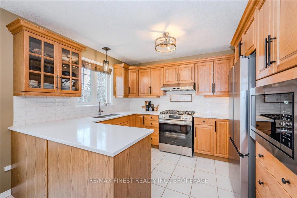 Photo 19 of 212 Summerfield Drive, Guelph, Pineridge/Westminster Woods — HOMEH