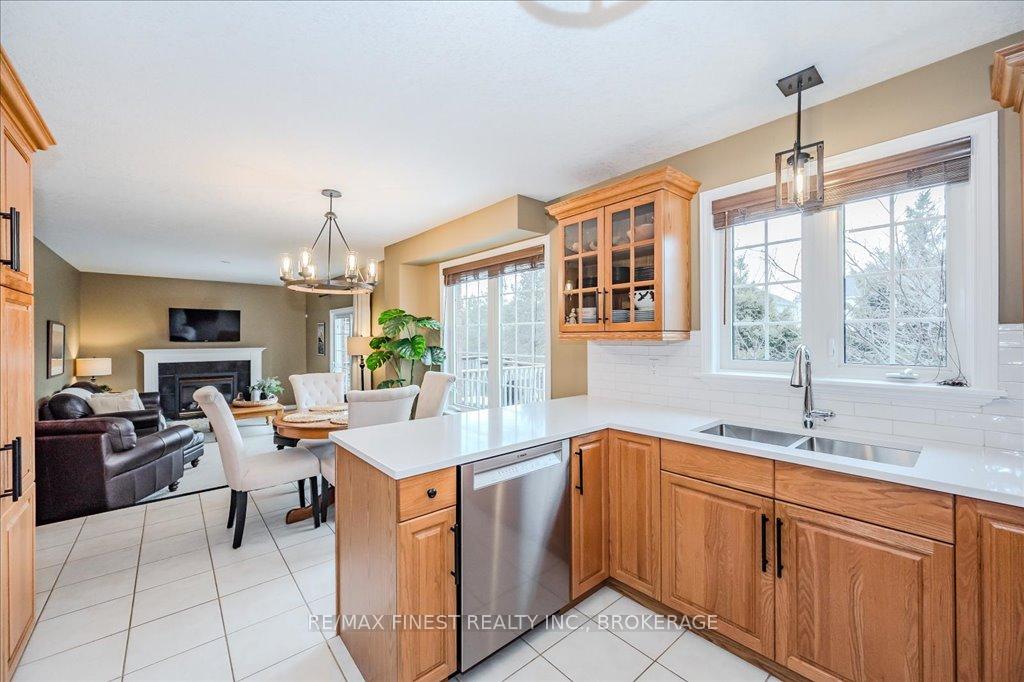 Photo 21 of 212 Summerfield Drive, Guelph, Pineridge/Westminster Woods — HOMEH