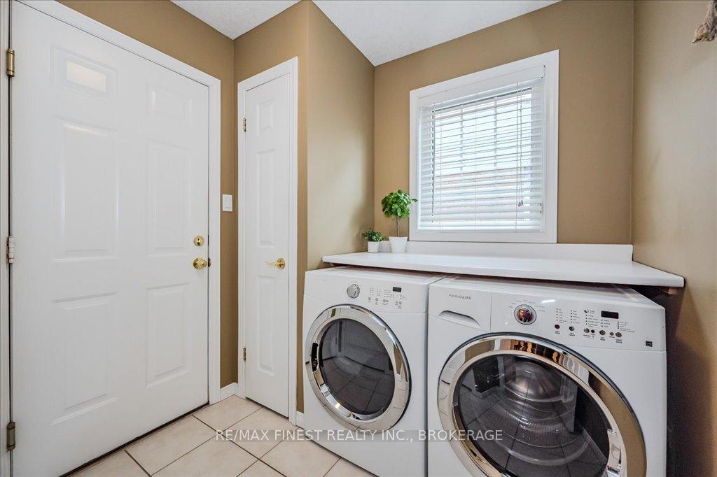 Photo 22 of 212 Summerfield Drive, Guelph, Pineridge/Westminster Woods — HOMEH