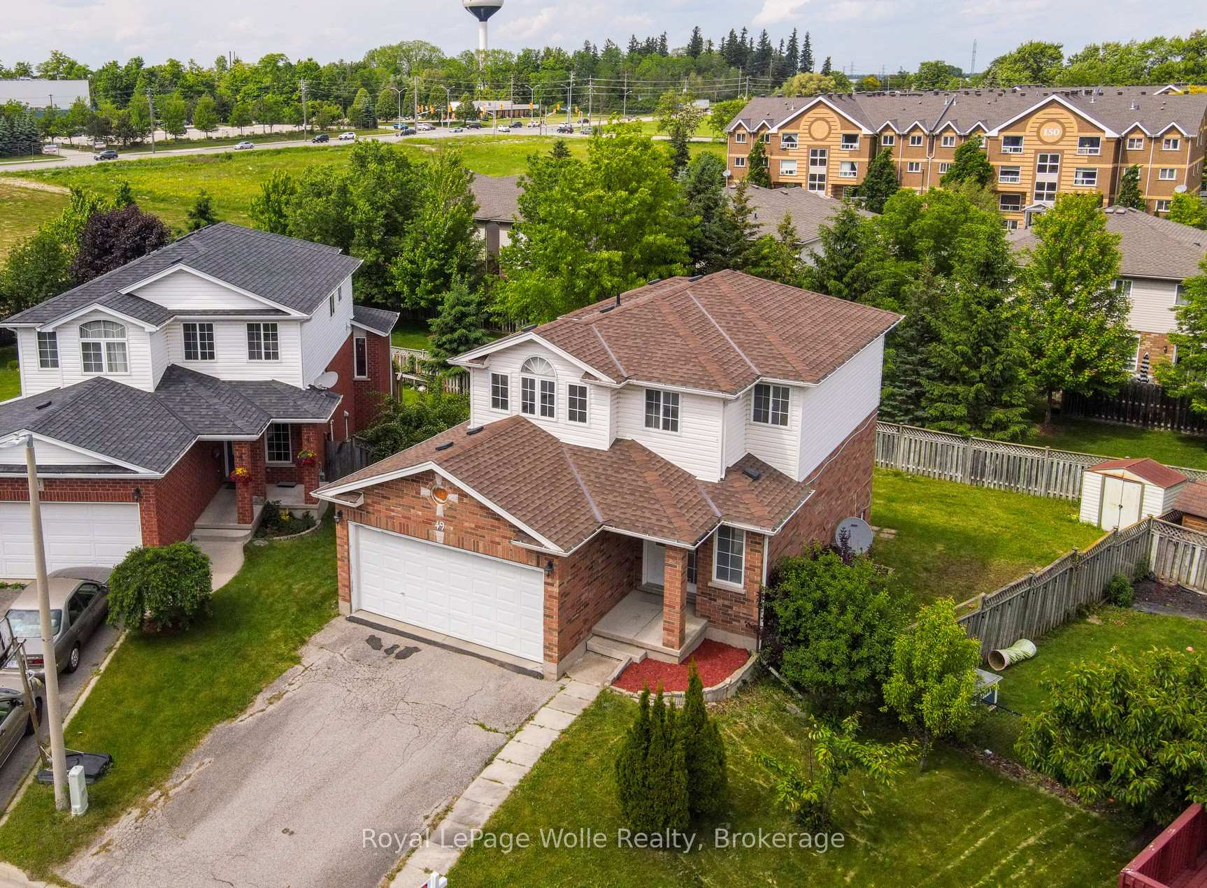 Photo 2 of 49 Bond Court, Guelph, Willow West/Sugarbush/West Acres — HOMEH