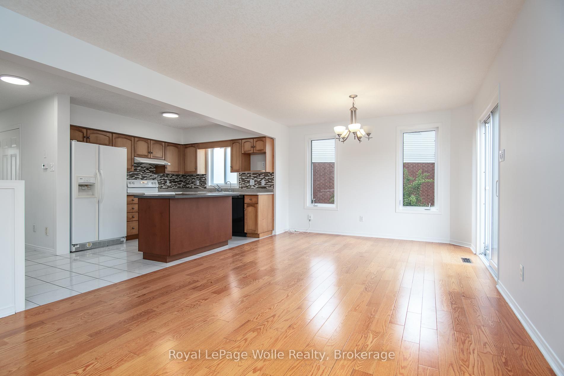Photo 8 of 49 Bond Court, Guelph, Willow West/Sugarbush/West Acres — HOMEH