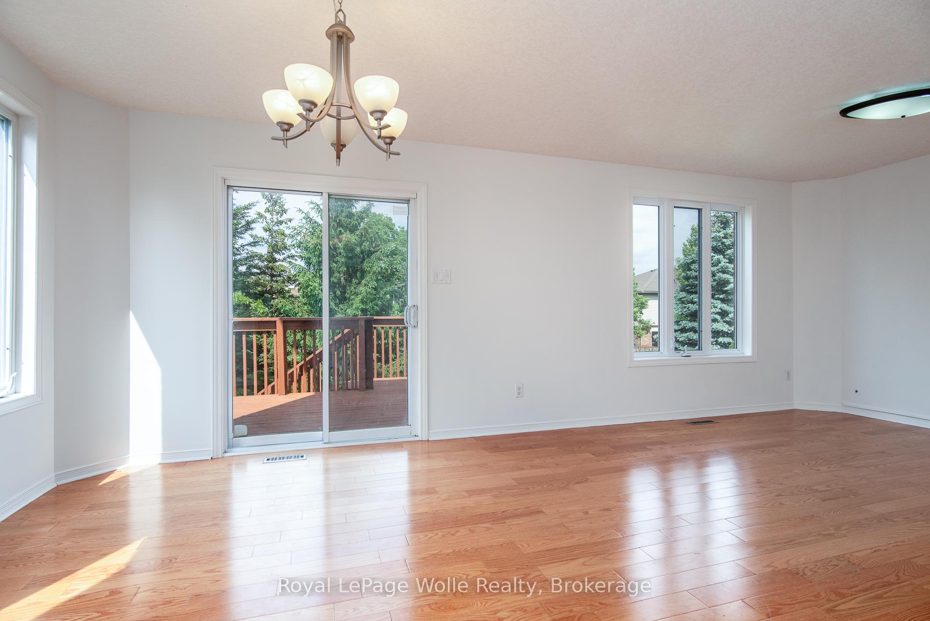 Photo 15 of 49 Bond Court, Guelph, Willow West/Sugarbush/West Acres — HOMEH
