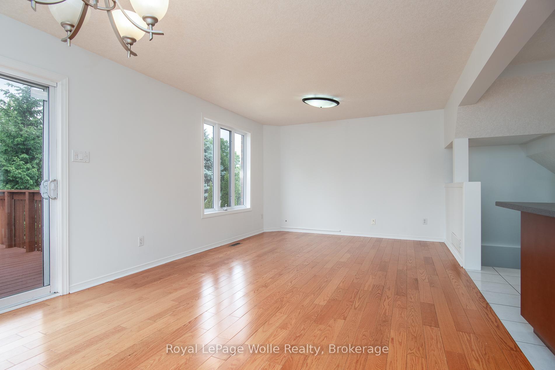Photo 16 of 49 Bond Court, Guelph, Willow West/Sugarbush/West Acres — HOMEH