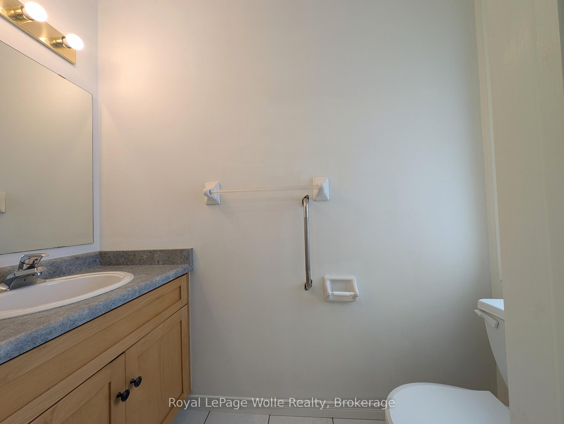 Photo 18 of 49 Bond Court, Guelph, Willow West/Sugarbush/West Acres — HOMEH