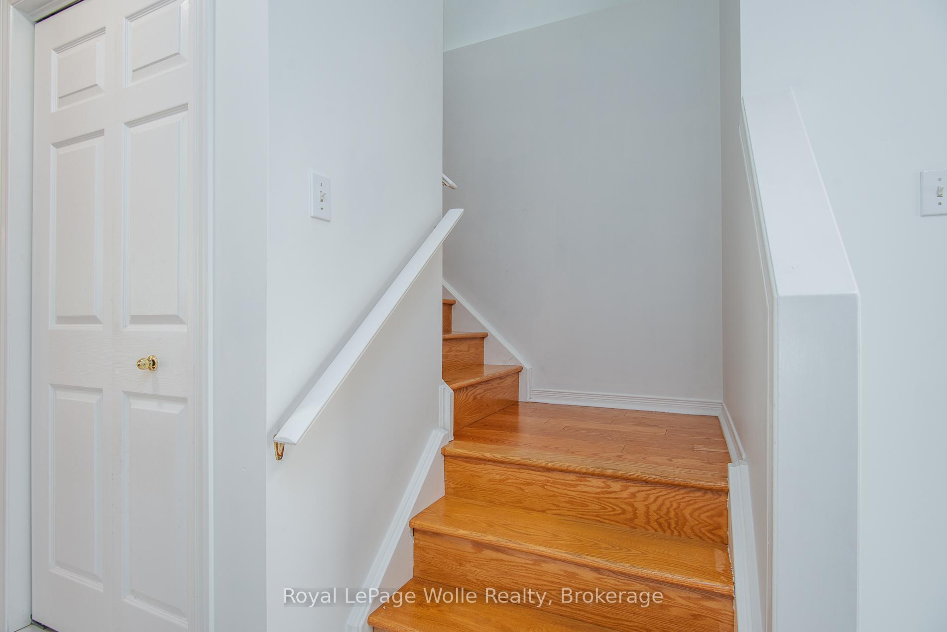 Photo 19 of 49 Bond Court, Guelph, Willow West/Sugarbush/West Acres — HOMEH