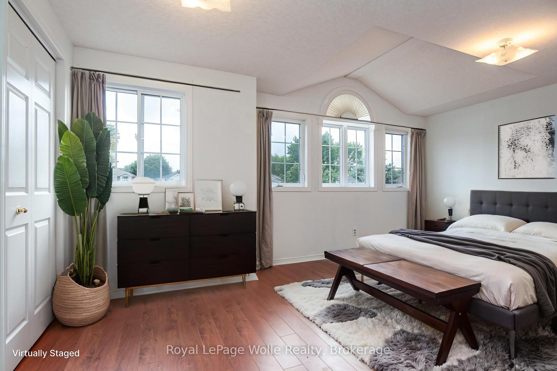 Photo 20 of 49 Bond Court, Guelph, Willow West/Sugarbush/West Acres — HOMEH