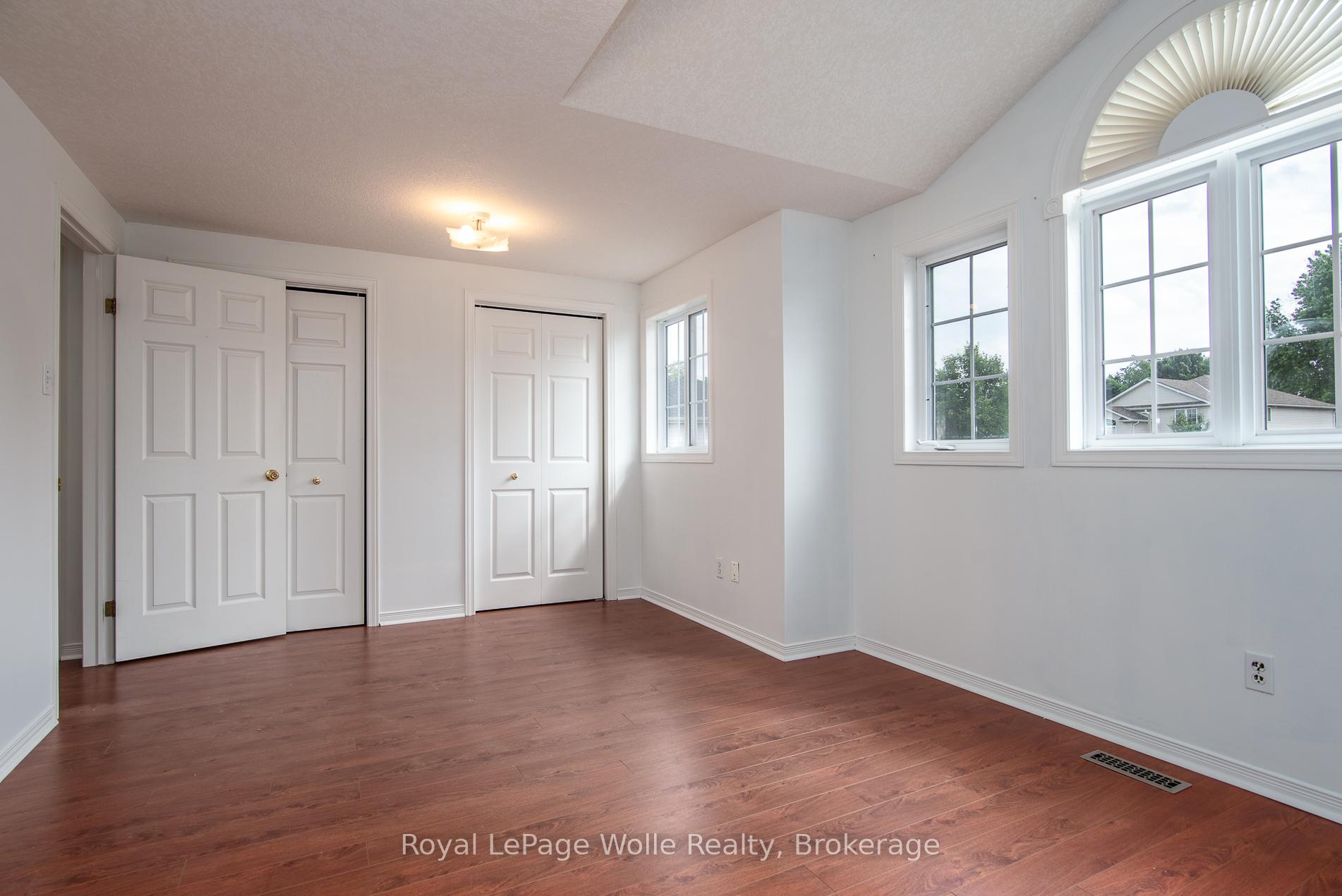 Photo 23 of 49 Bond Court, Guelph, Willow West/Sugarbush/West Acres — HOMEH