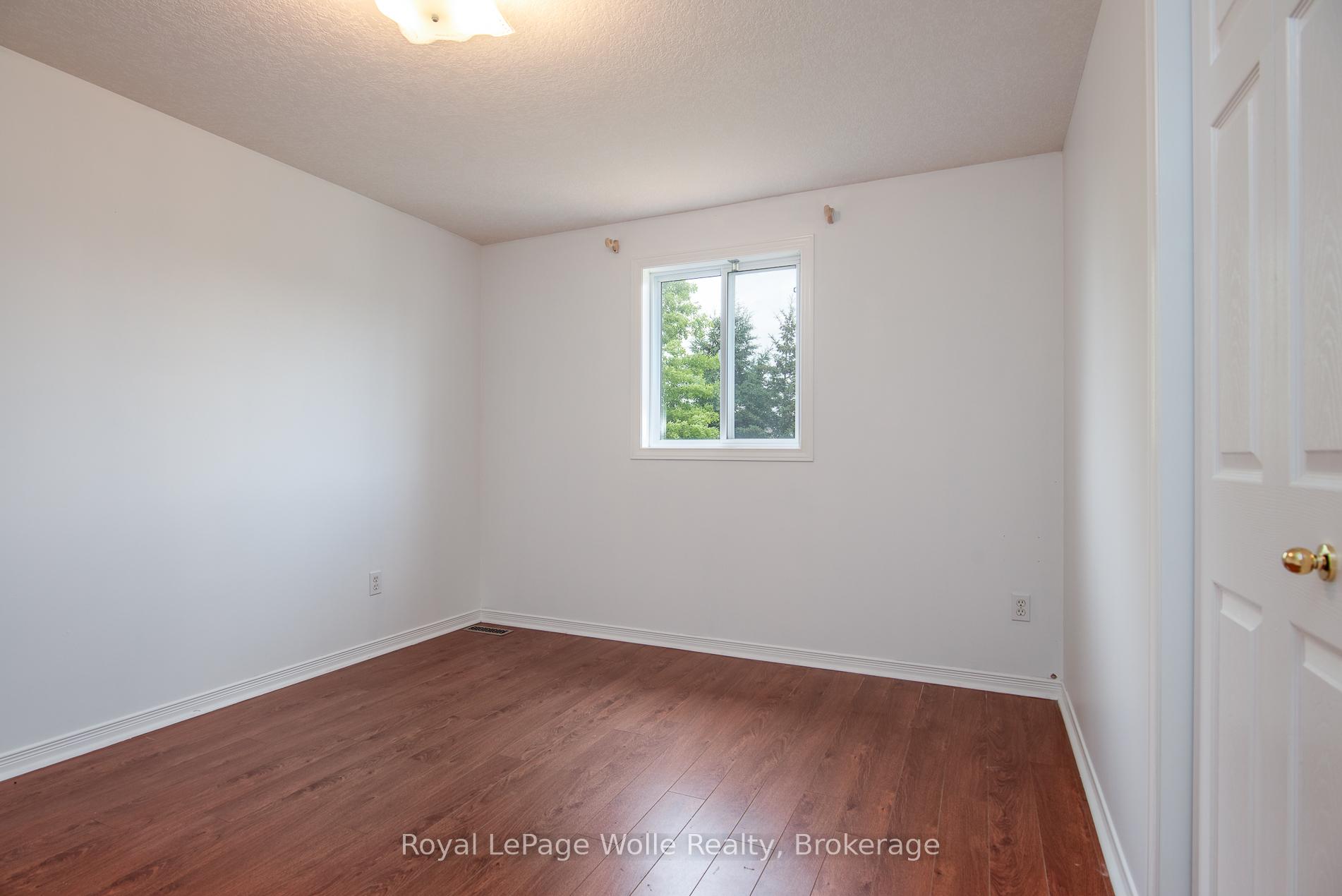 Photo 28 of 49 Bond Court, Guelph, Willow West/Sugarbush/West Acres — HOMEH