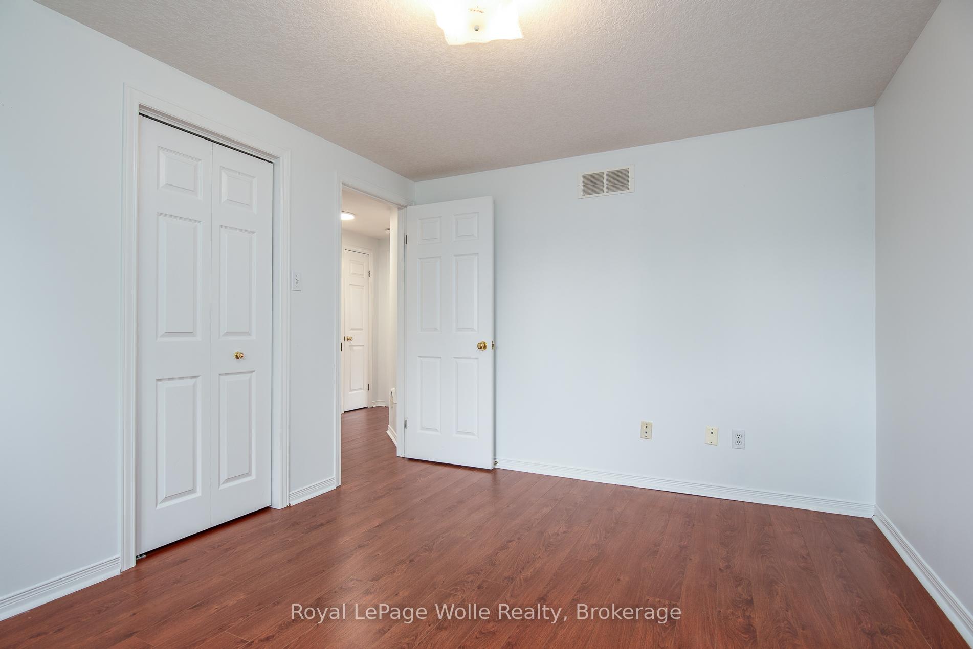 Photo 29 of 49 Bond Court, Guelph, Willow West/Sugarbush/West Acres — HOMEH