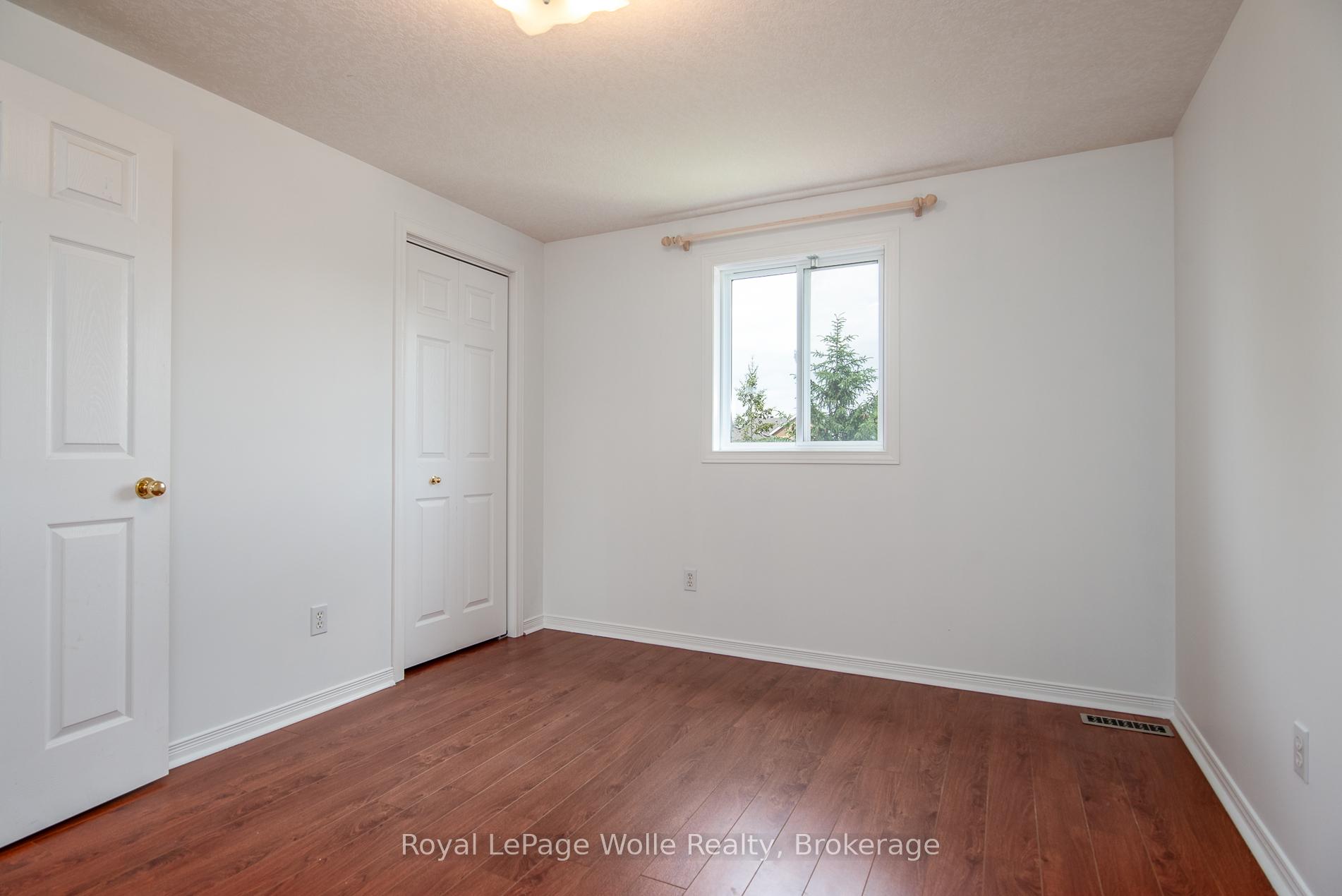 Photo 31 of 49 Bond Court, Guelph, Willow West/Sugarbush/West Acres — HOMEH