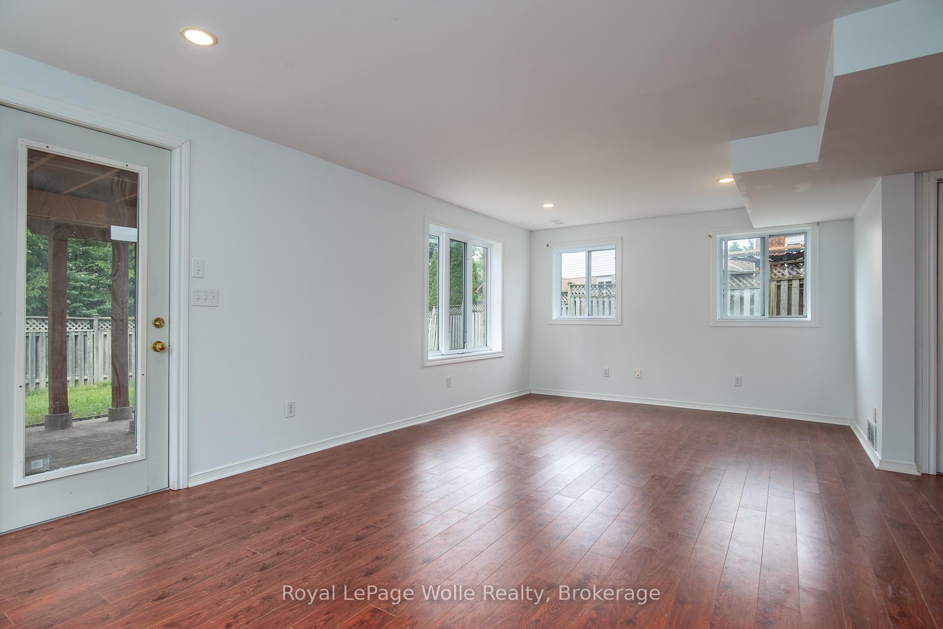 Photo 34 of 49 Bond Court, Guelph, Willow West/Sugarbush/West Acres — HOMEH