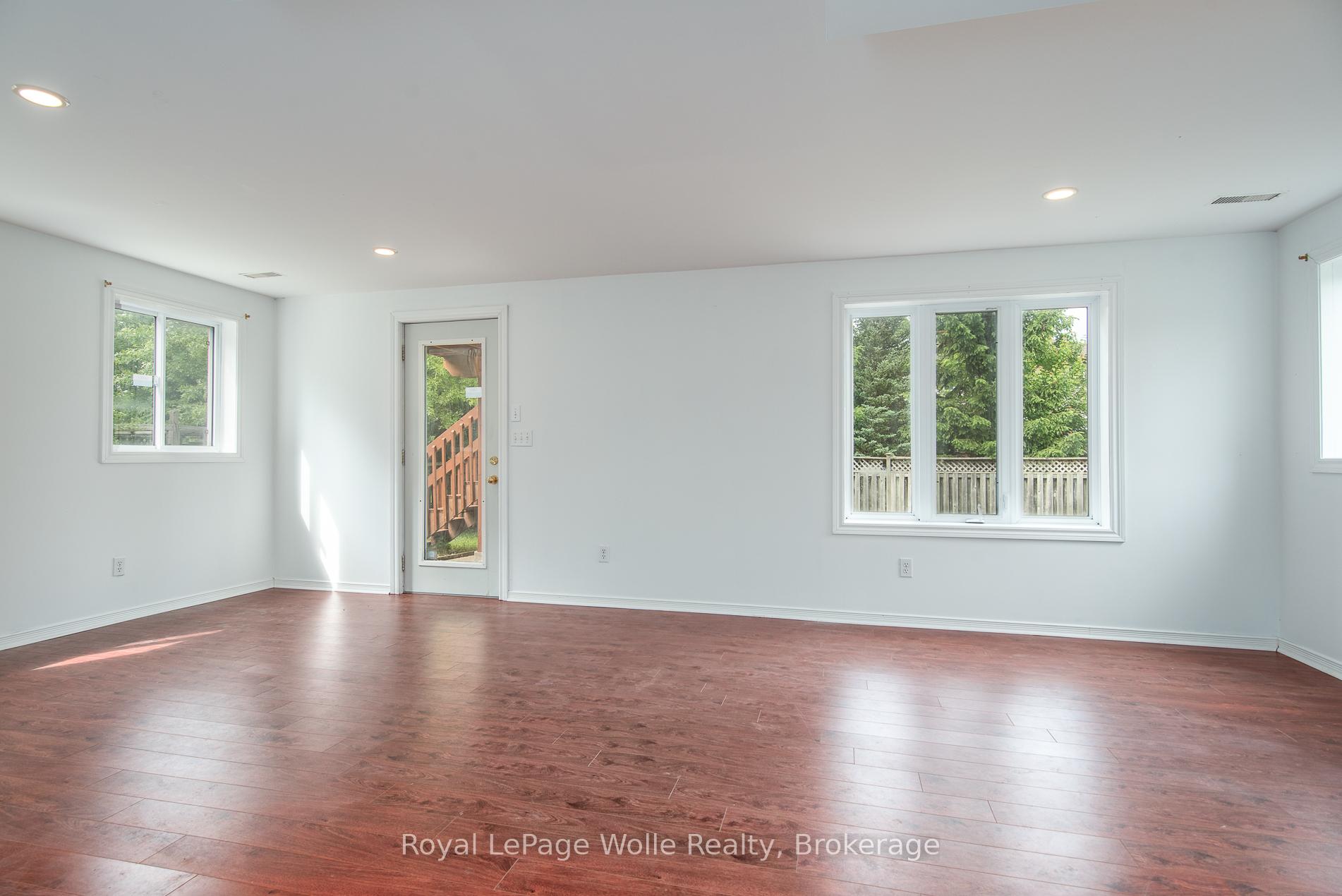 Photo 35 of 49 Bond Court, Guelph, Willow West/Sugarbush/West Acres — HOMEH