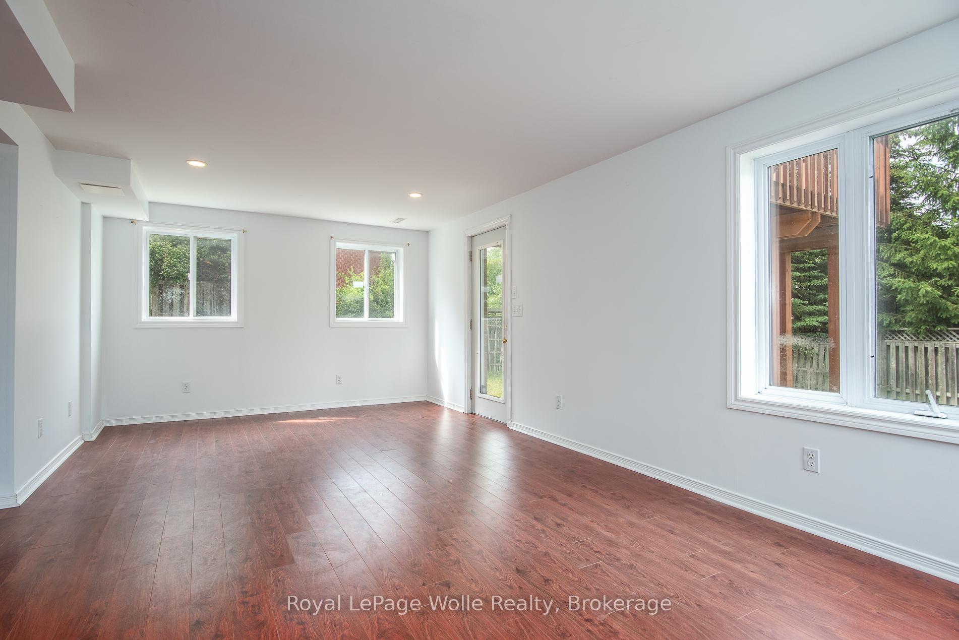 Photo 36 of 49 Bond Court, Guelph, Willow West/Sugarbush/West Acres — HOMEH