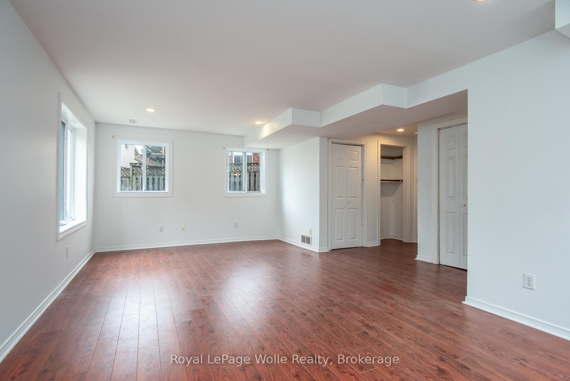 Photo 37 of 49 Bond Court, Guelph, Willow West/Sugarbush/West Acres — HOMEH