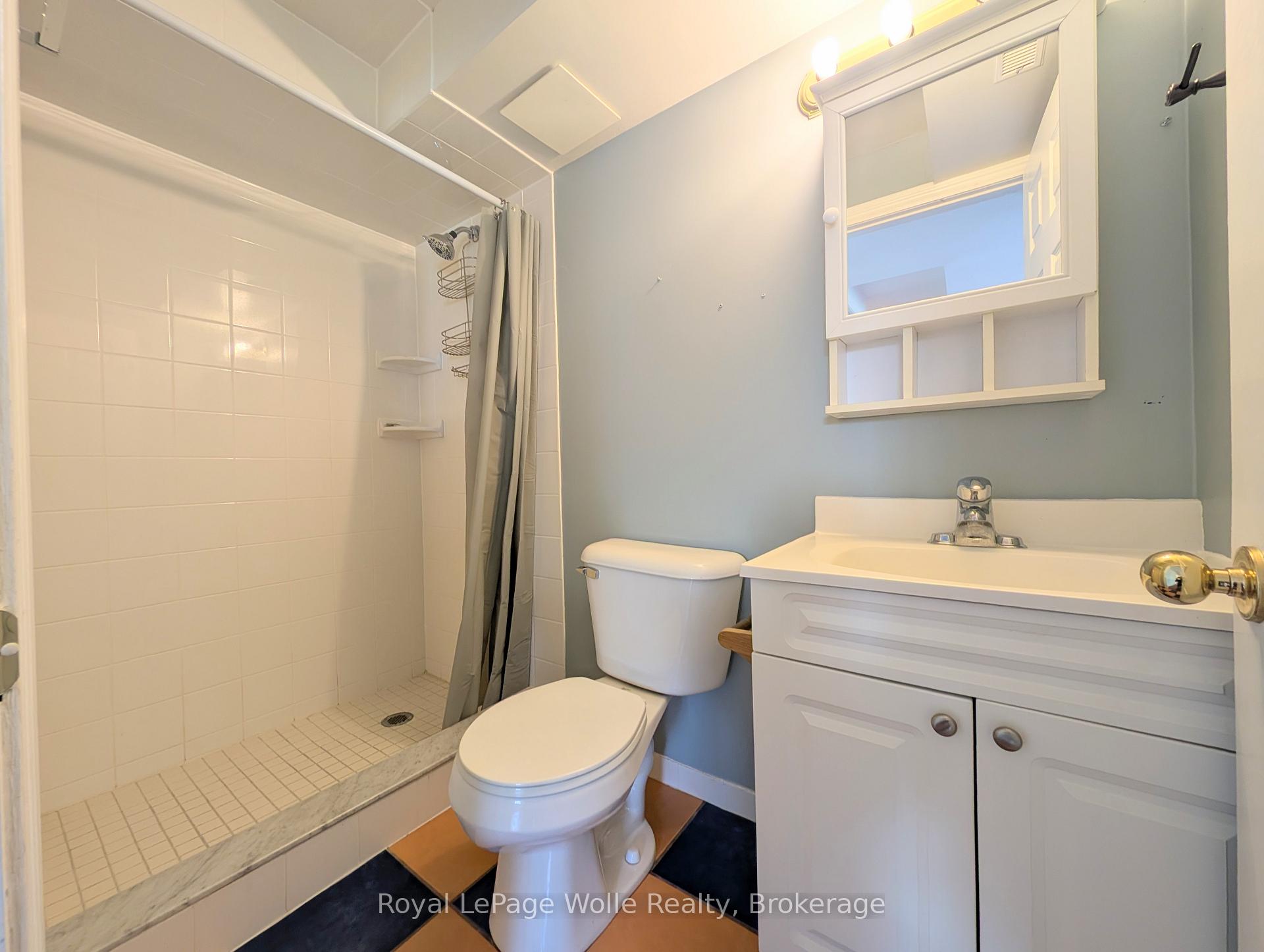 Photo 39 of 49 Bond Court, Guelph, Willow West/Sugarbush/West Acres — HOMEH