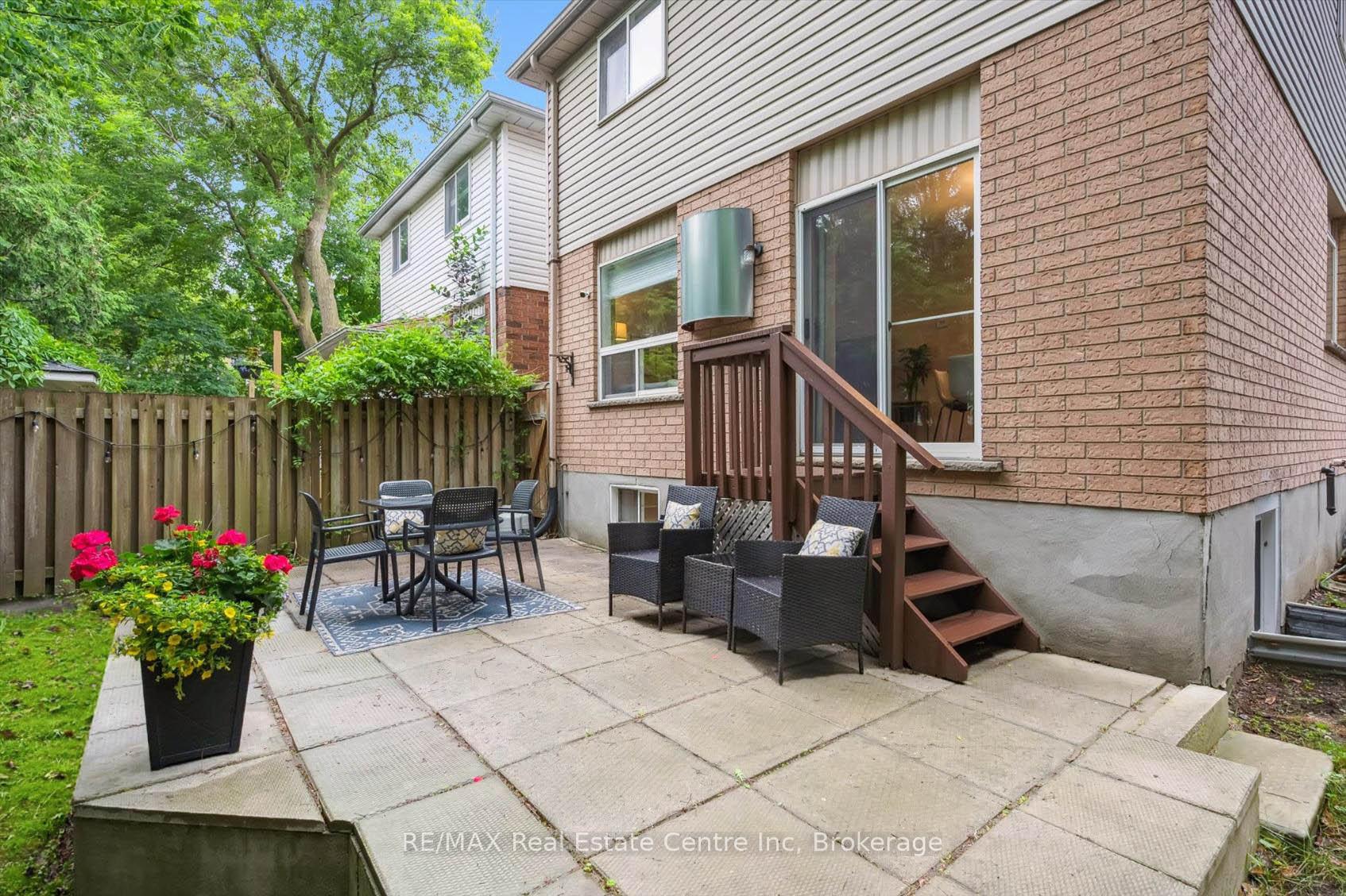 Photo 24 of 33 London Road E, Guelph, Exhibition Park — HOMEH