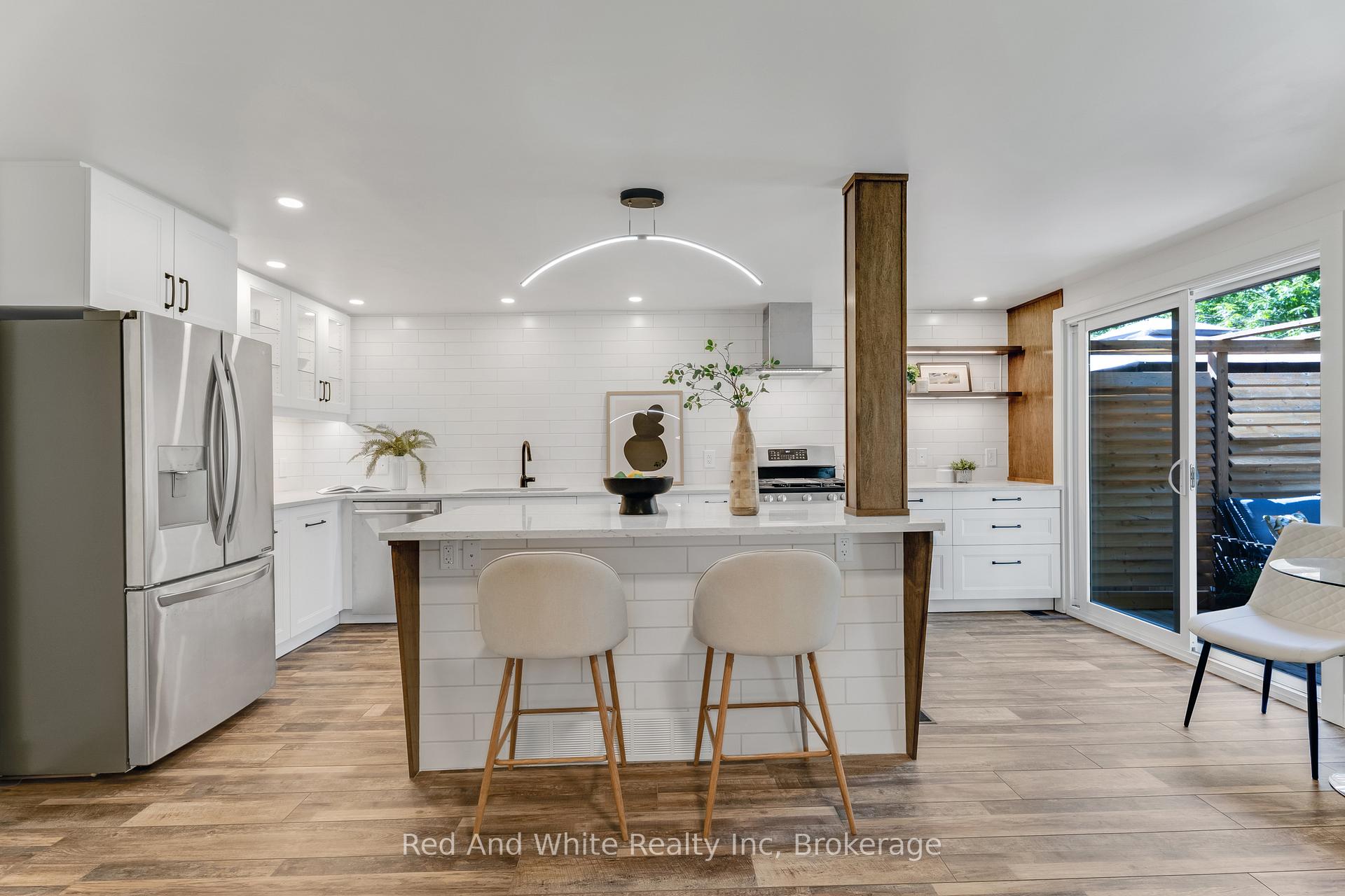 Photo 7 of 8 Grandridge Crescent W, Guelph, Willow West/Sugarbush/West Acres — HOMEH
