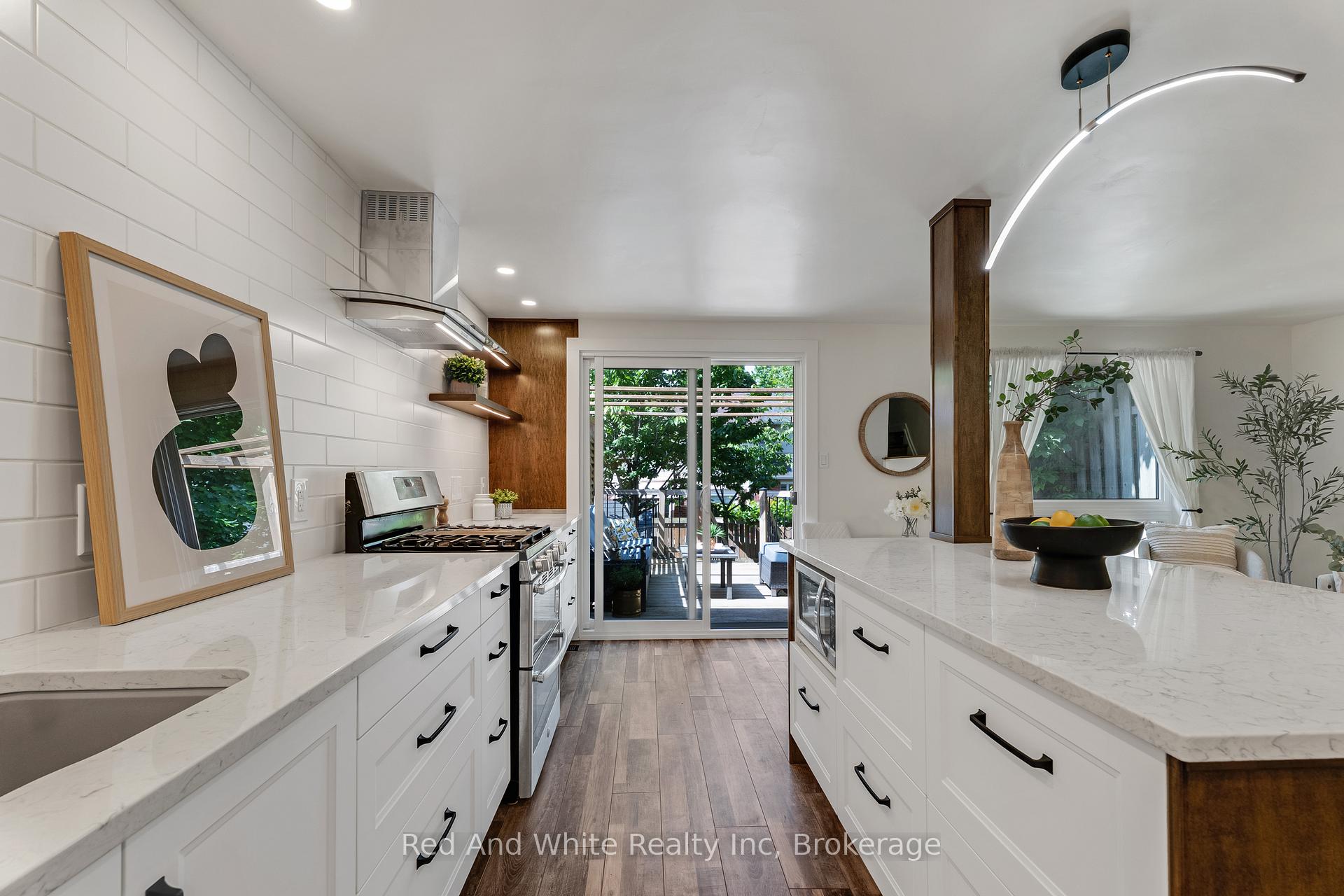 Photo 10 of 8 Grandridge Crescent W, Guelph, Willow West/Sugarbush/West Acres — HOMEH