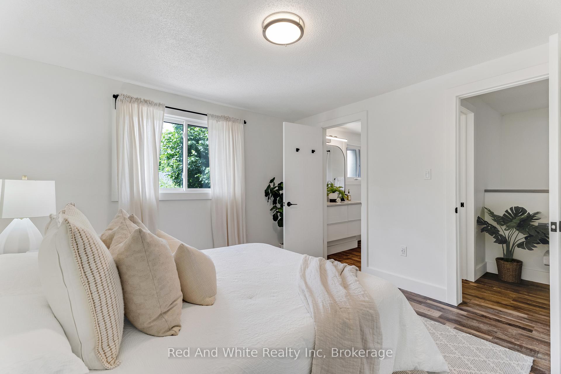 Photo 17 of 8 Grandridge Crescent W, Guelph, Willow West/Sugarbush/West Acres — HOMEH