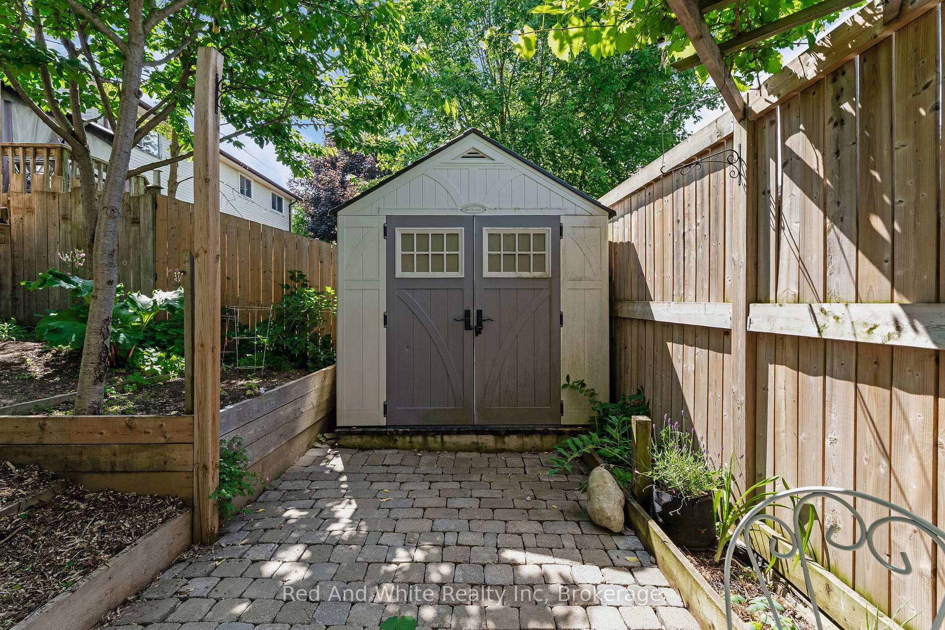 Photo 28 of 8 Grandridge Crescent W, Guelph, Willow West/Sugarbush/West Acres — HOMEH