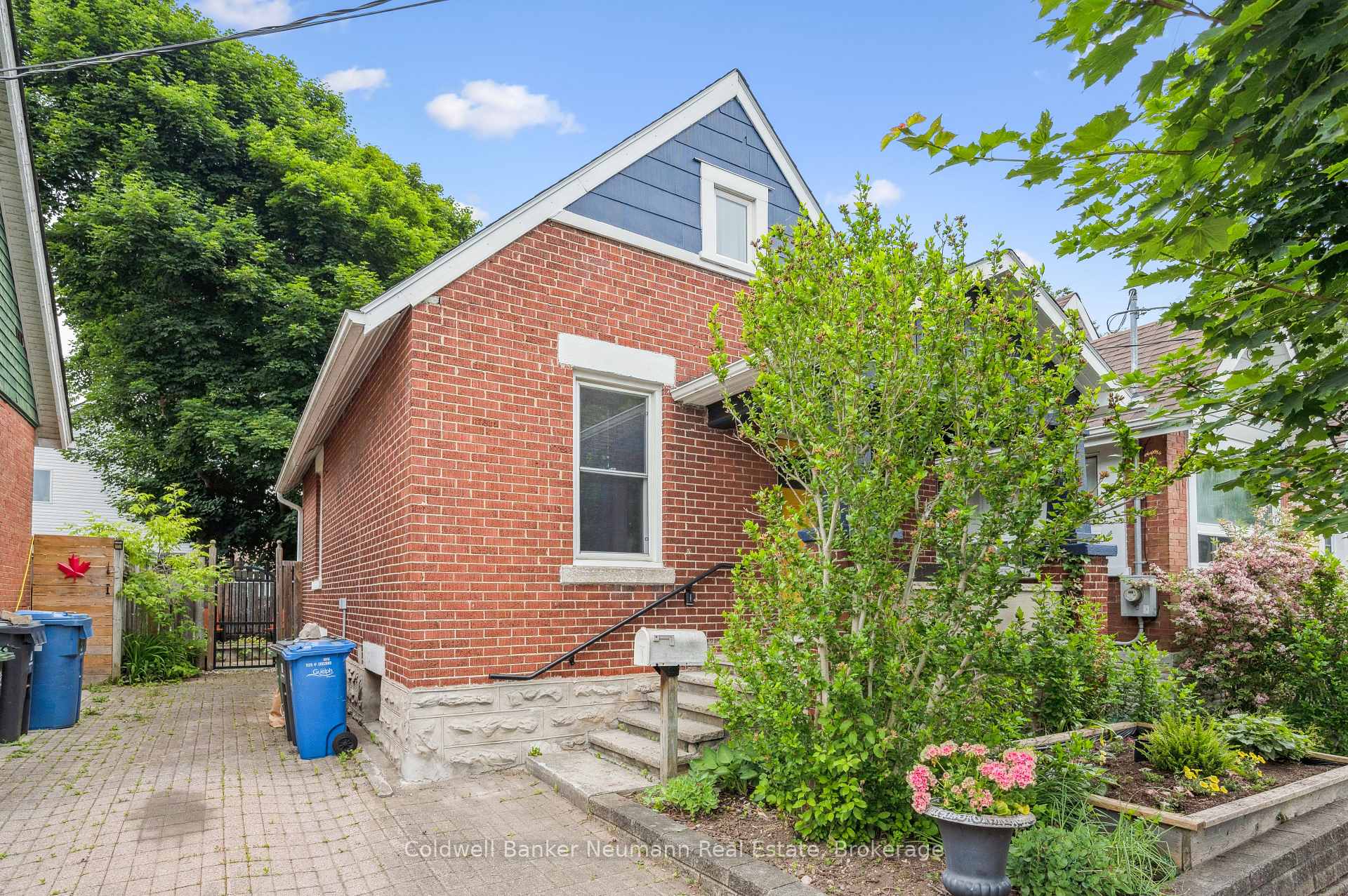 Photo 3 of 136 Kingsmill Avenue, Guelph, St. Patrick's Ward — HOMEH