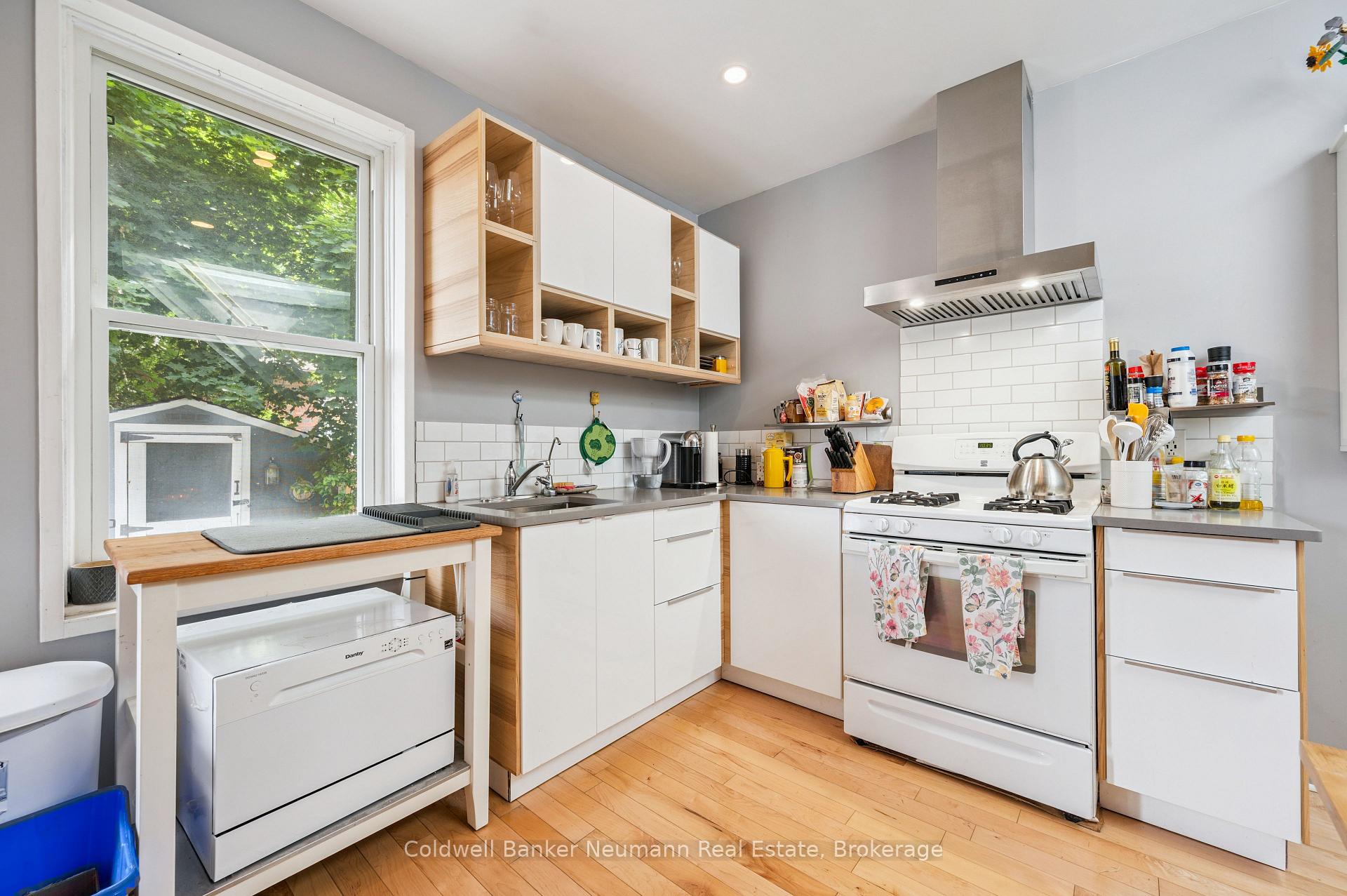 Photo 12 of 136 Kingsmill Avenue, Guelph, St. Patrick's Ward — HOMEH