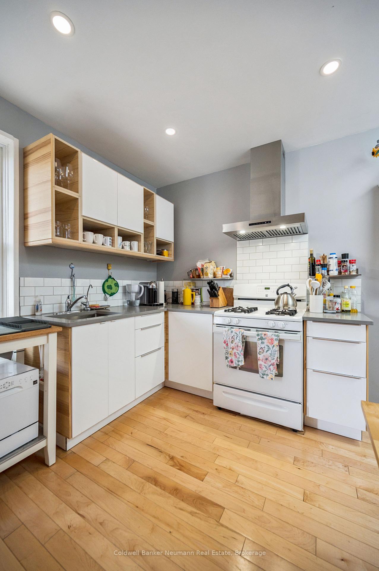 Photo 13 of 136 Kingsmill Avenue, Guelph, St. Patrick's Ward — HOMEH
